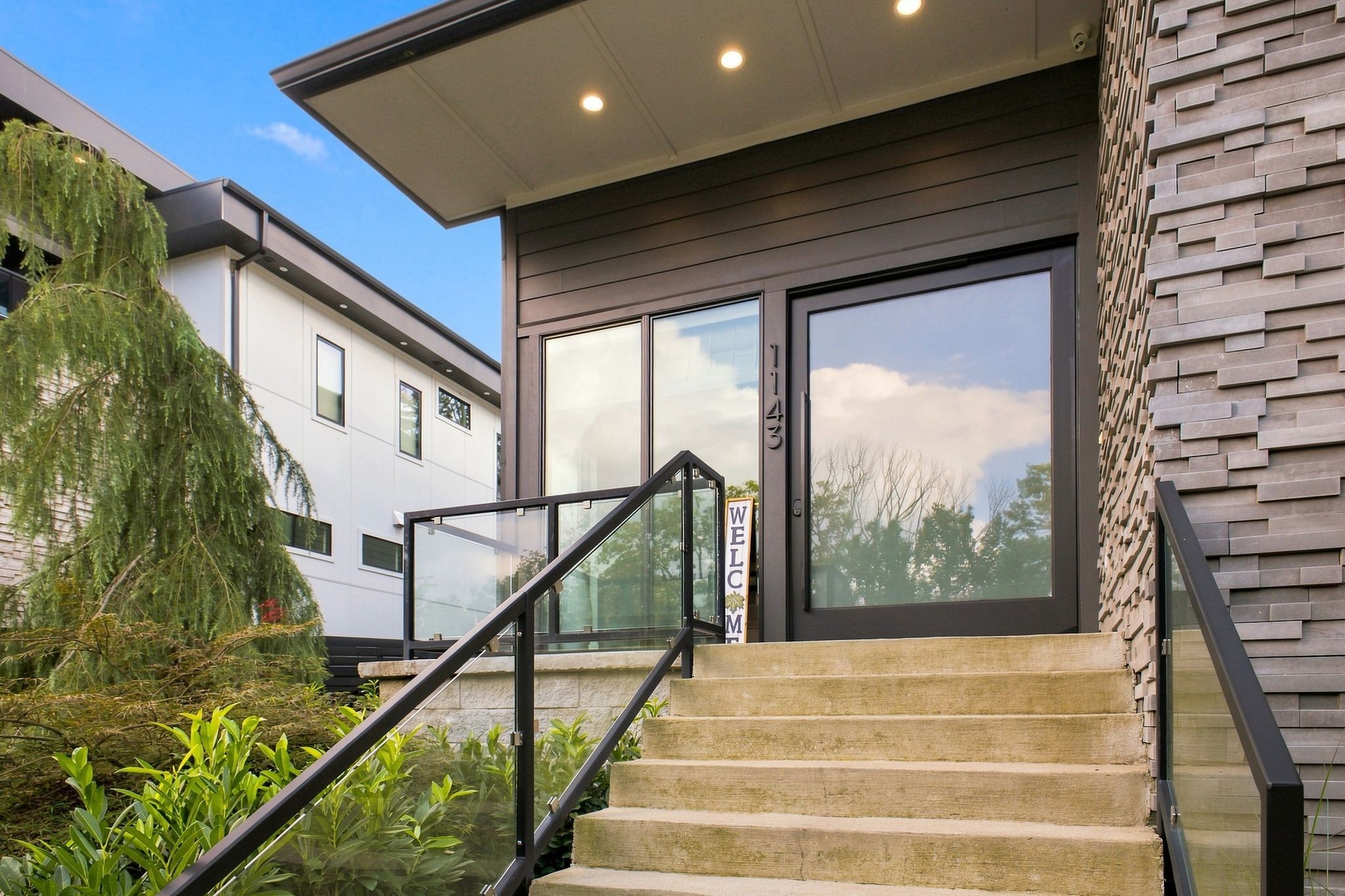 1143 Glendale Ln