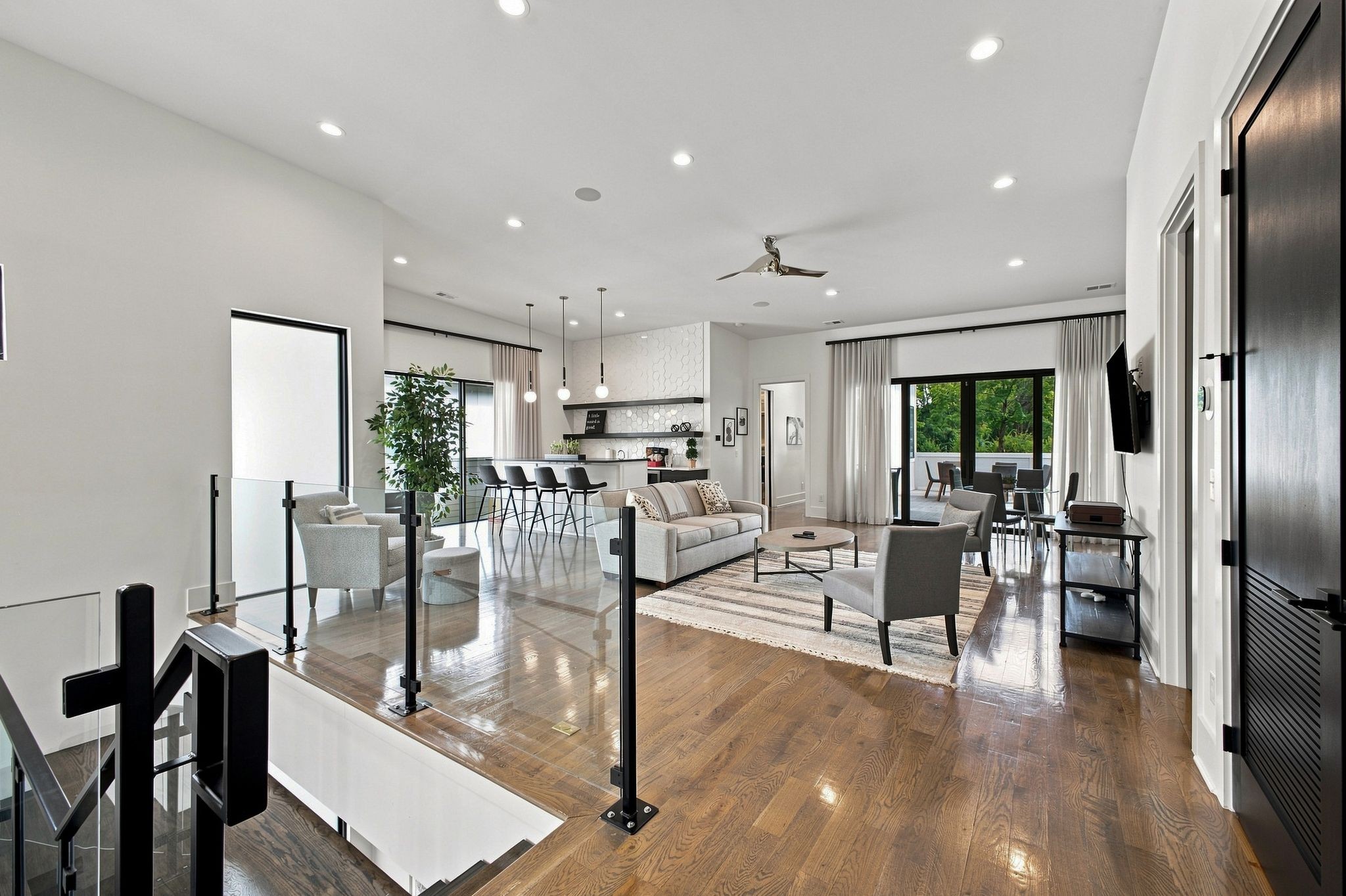 1143 Glendale Ln
