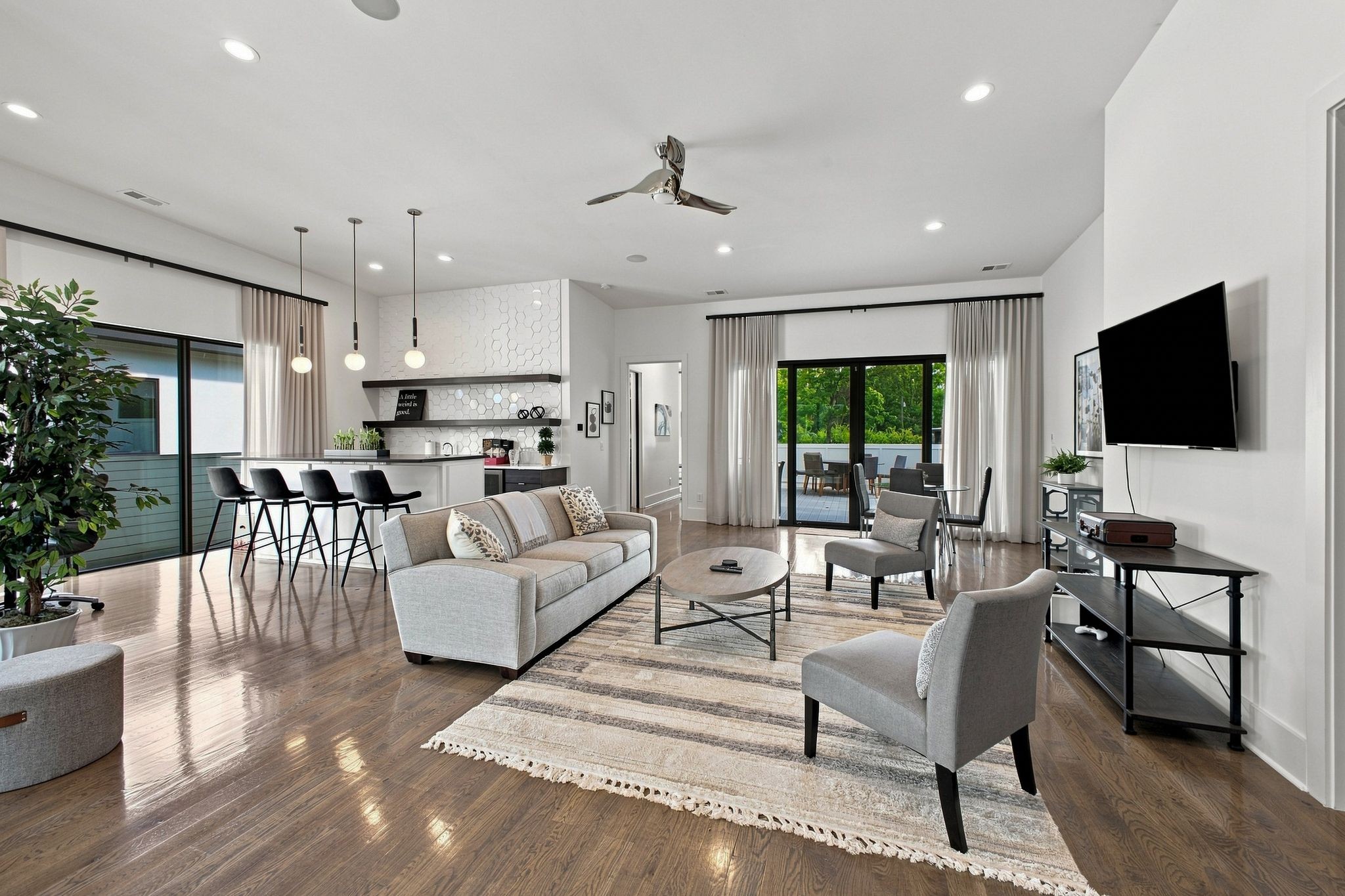 1143 Glendale Ln