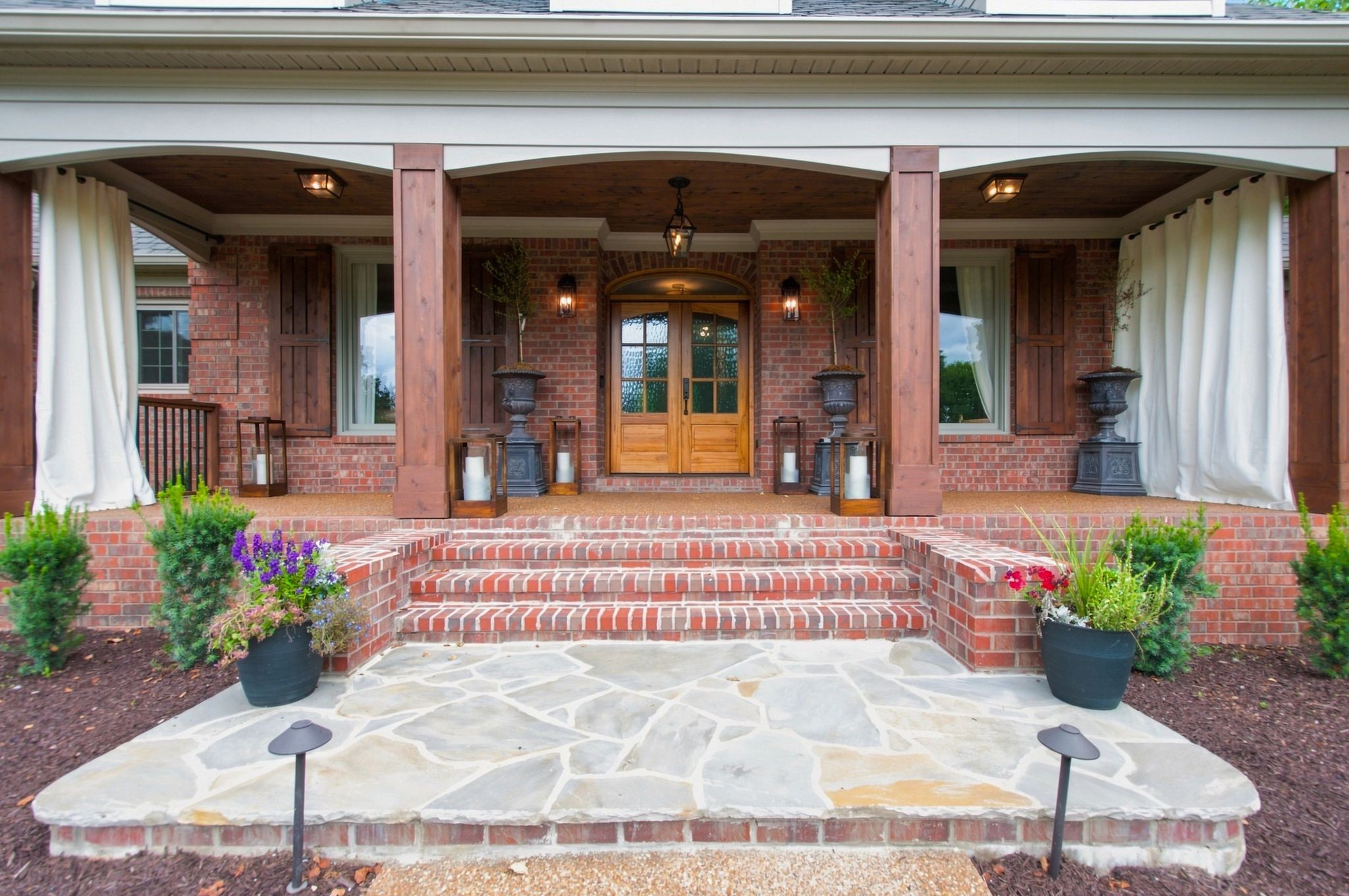 3026 Trotters Ln
