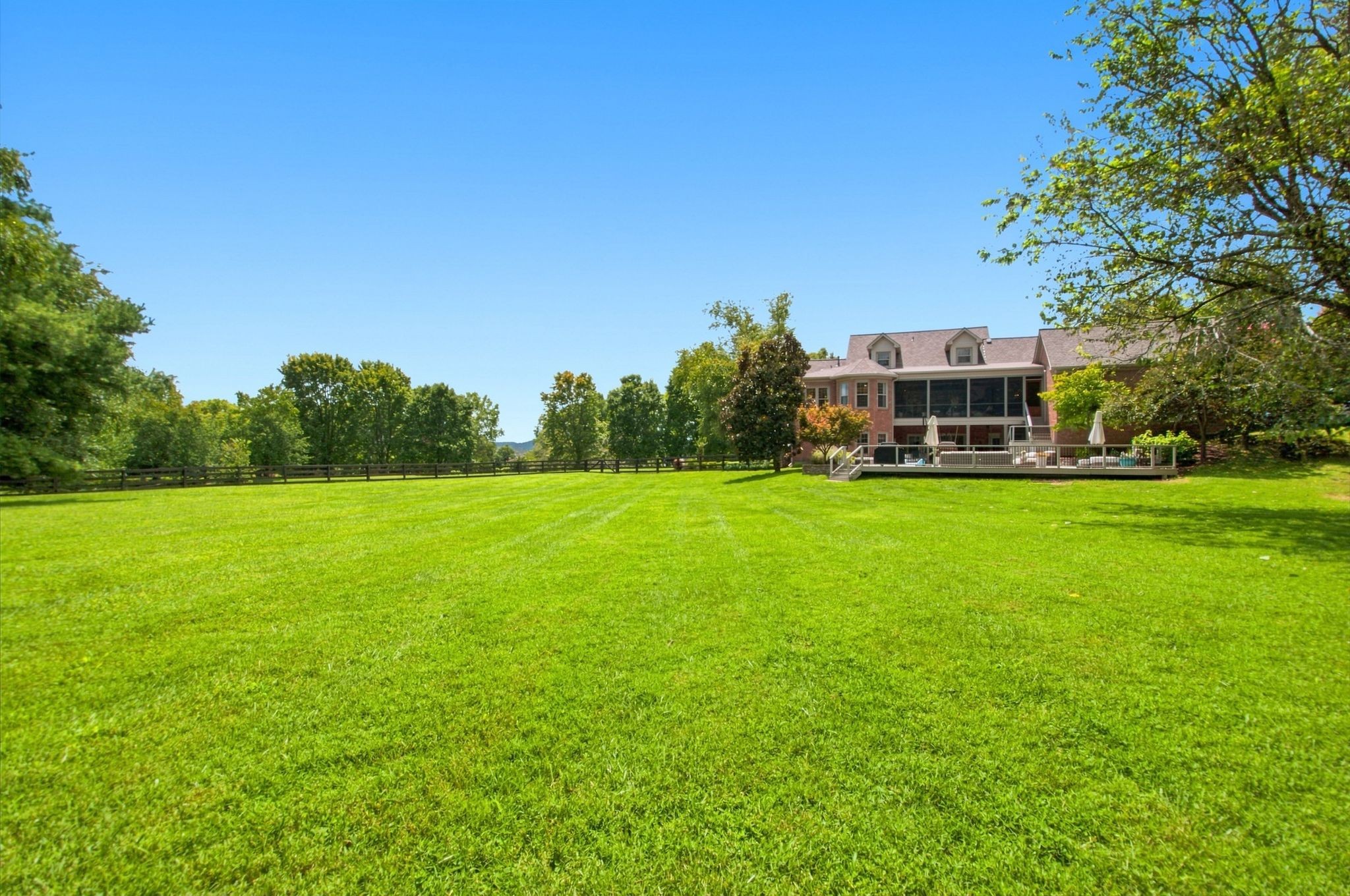 3026 Trotters Ln