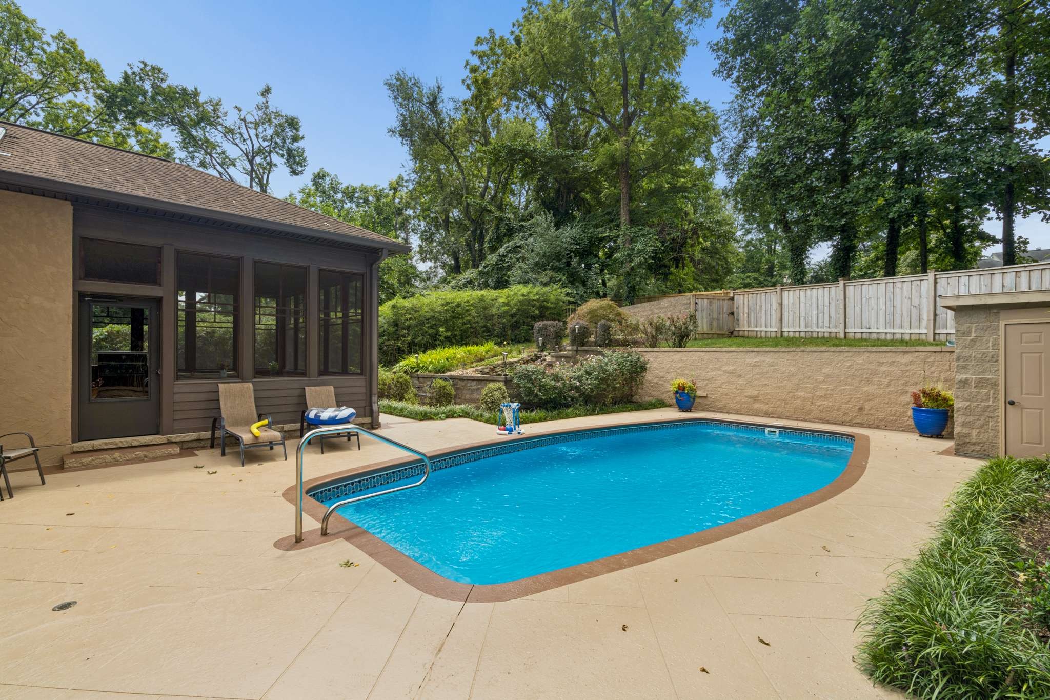 2115 Sharondale Dr