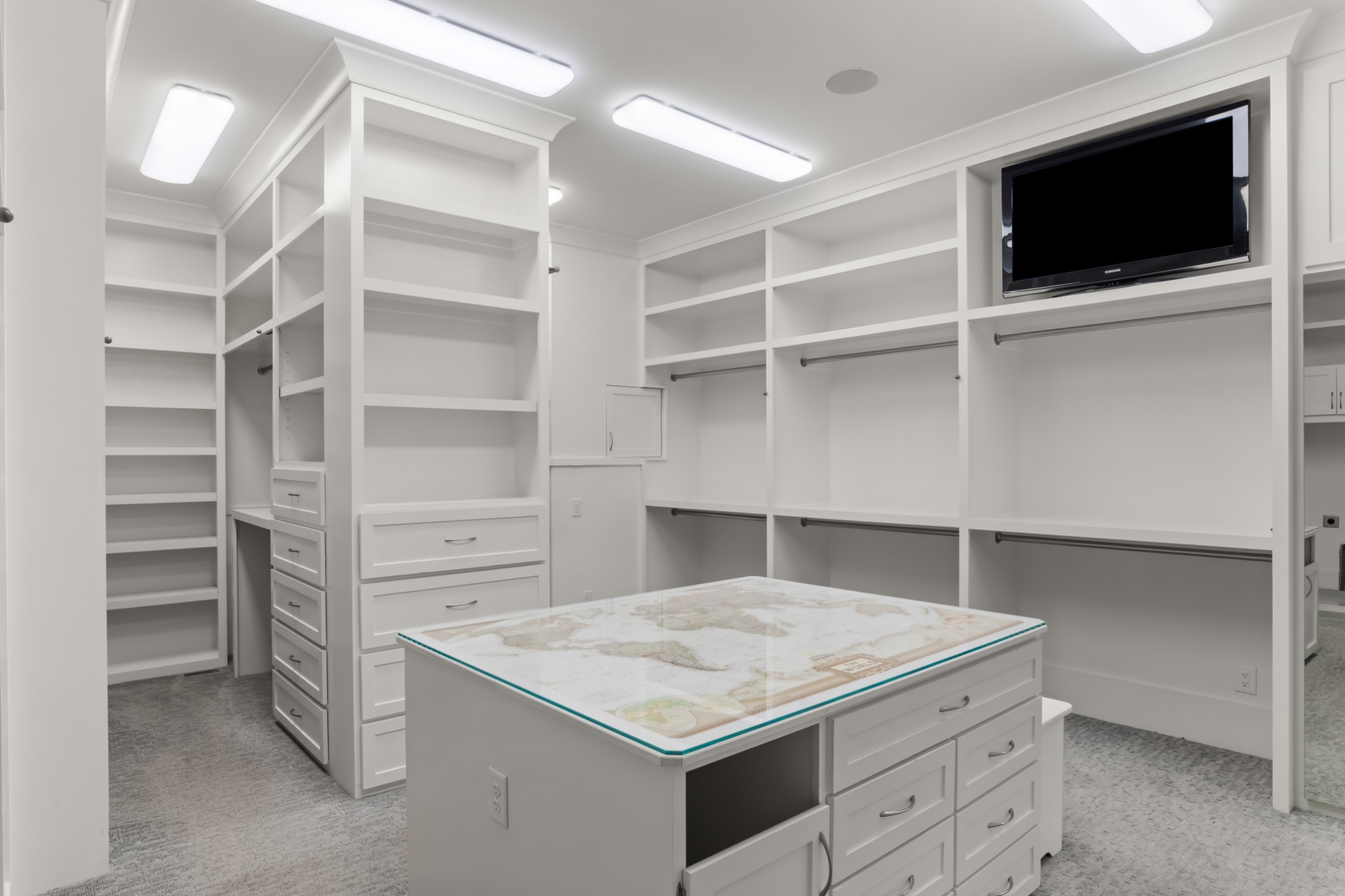 1 Warwick Ln
