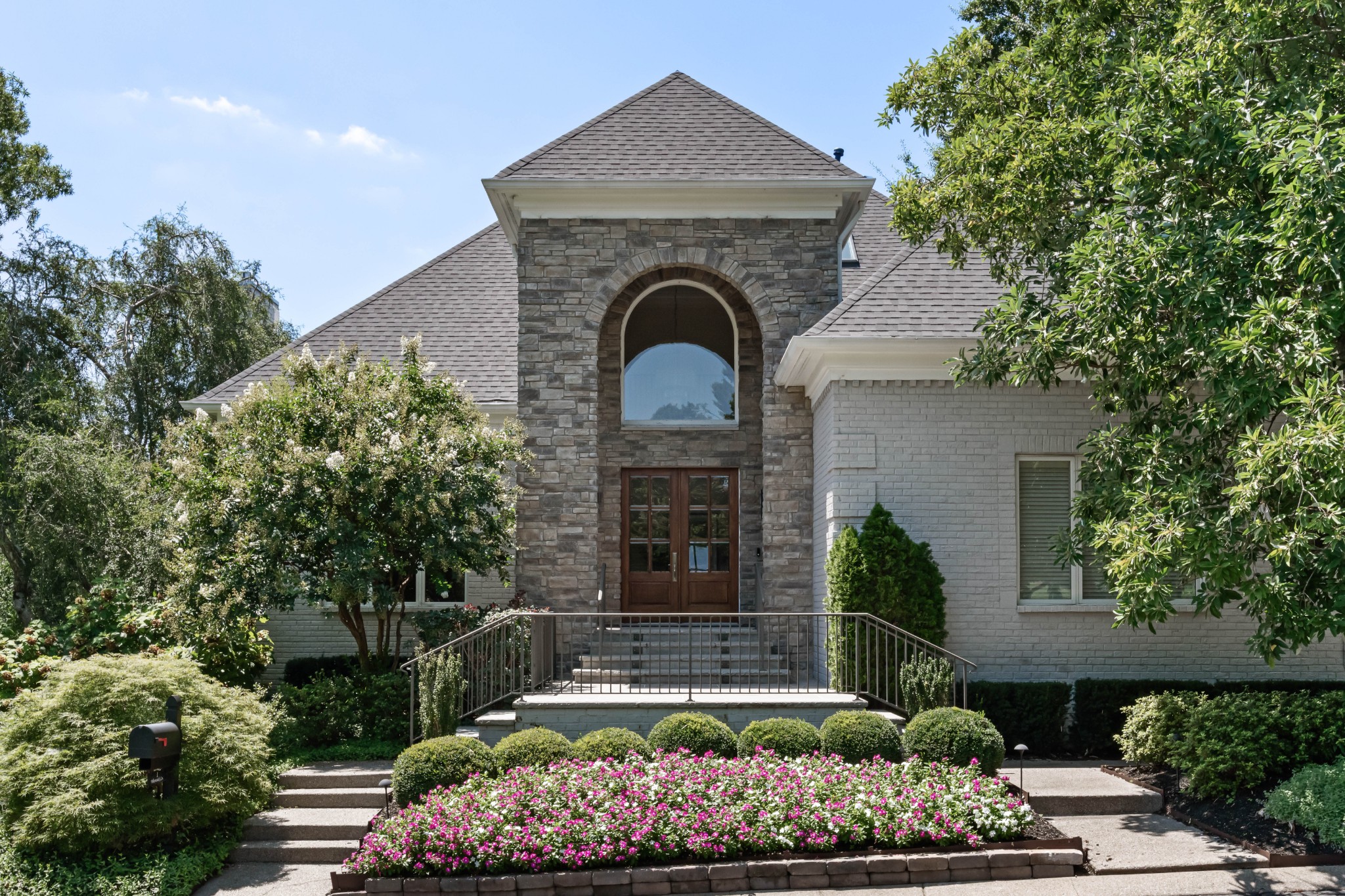 1 Warwick Ln