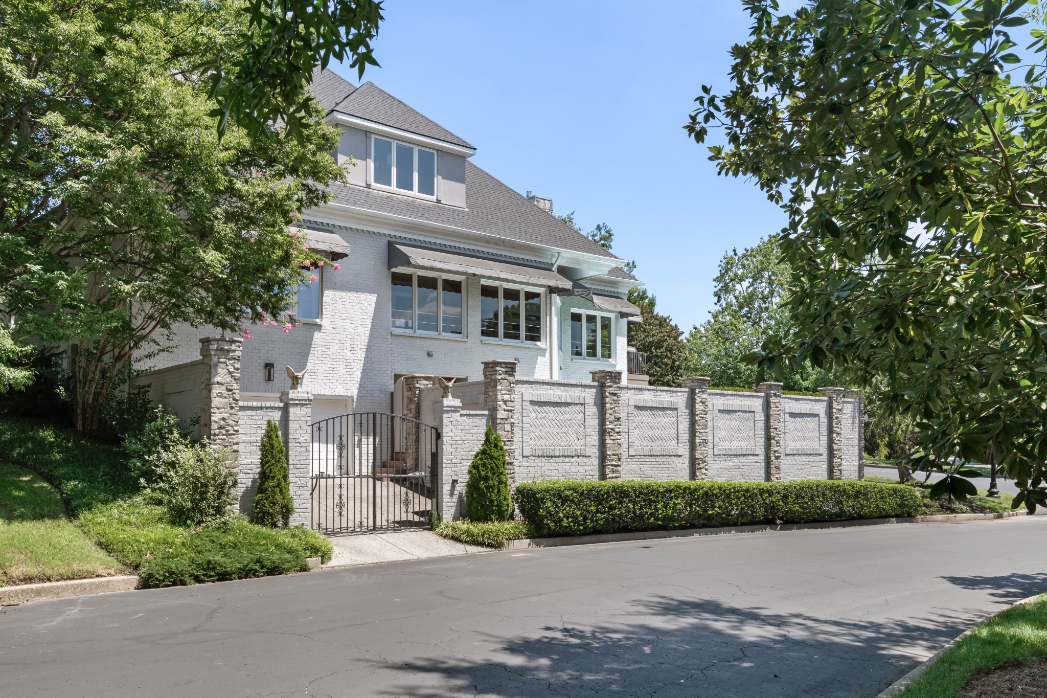 1 Warwick Ln
