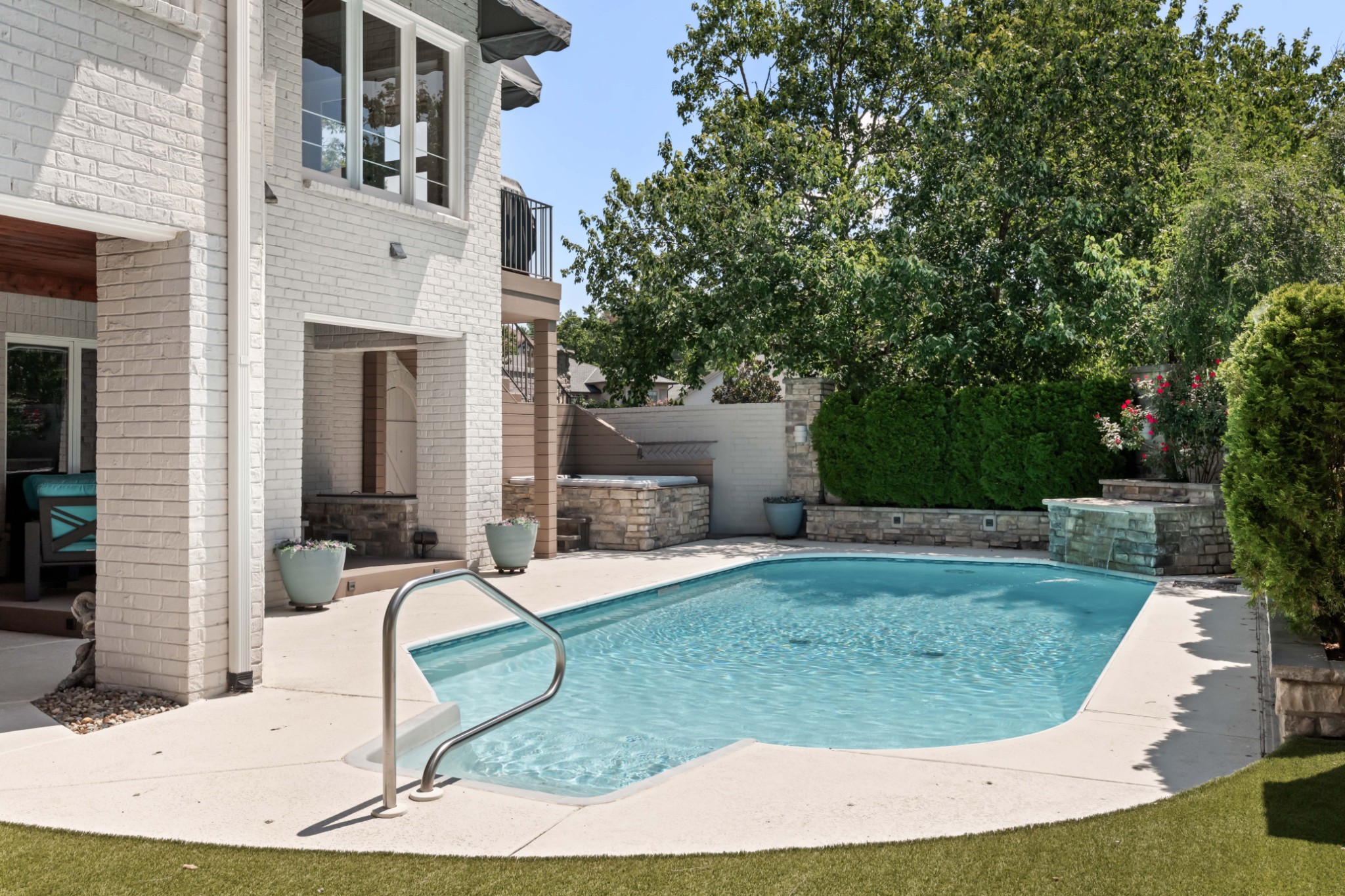 1 Warwick Ln