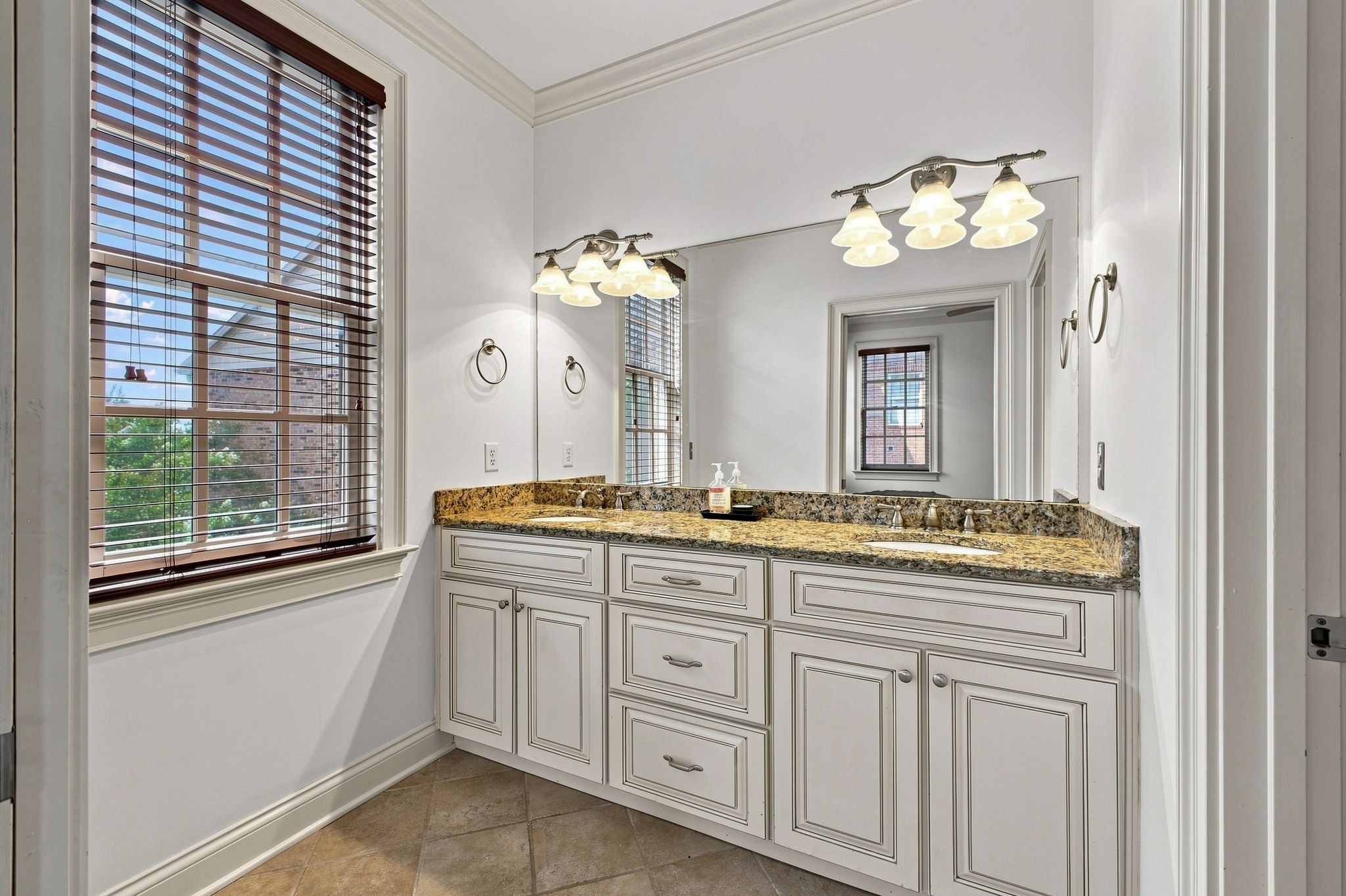 3180 Parthenon Ave Unit: 110