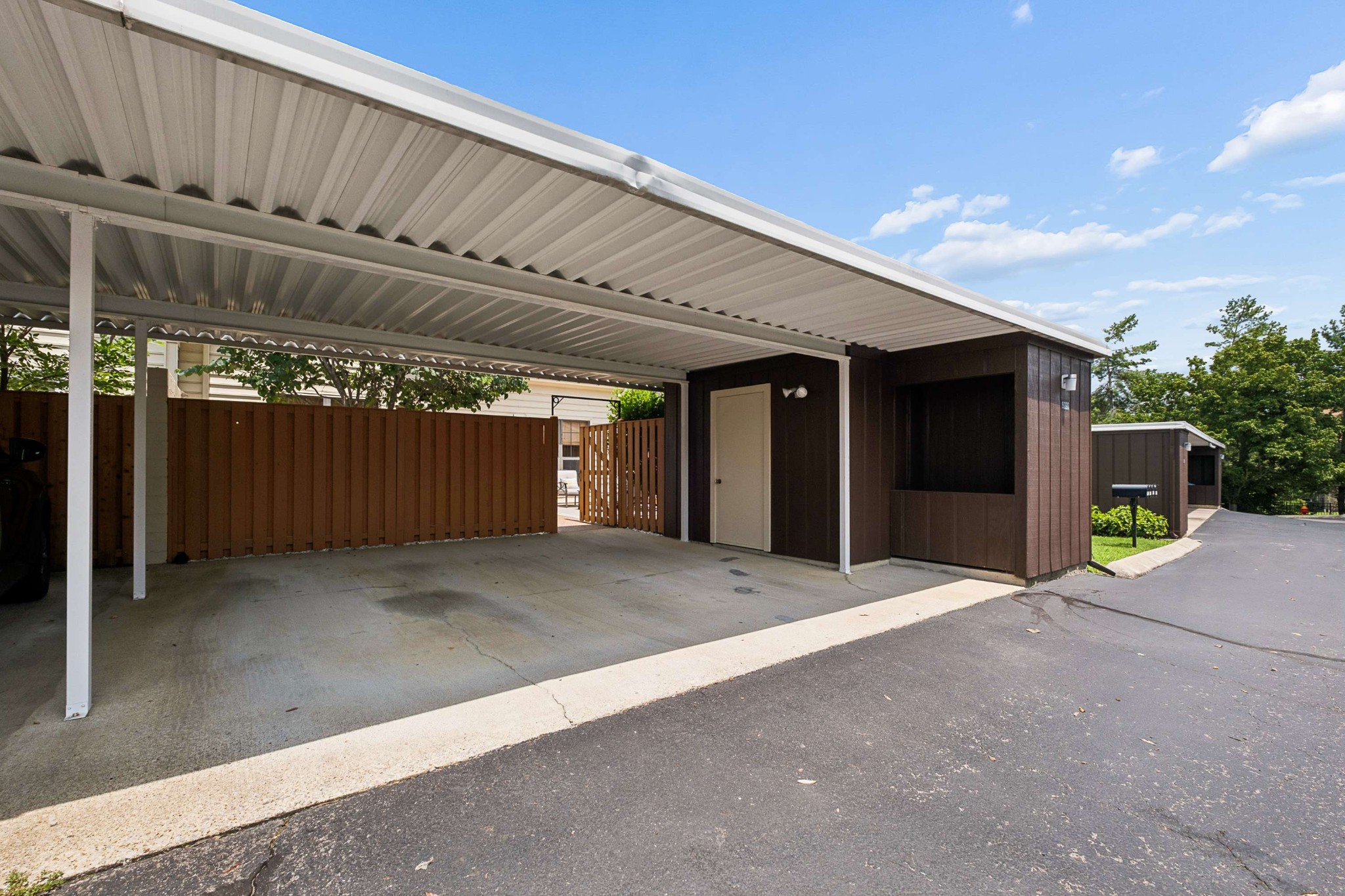 9220 Sawyer Brown Rd