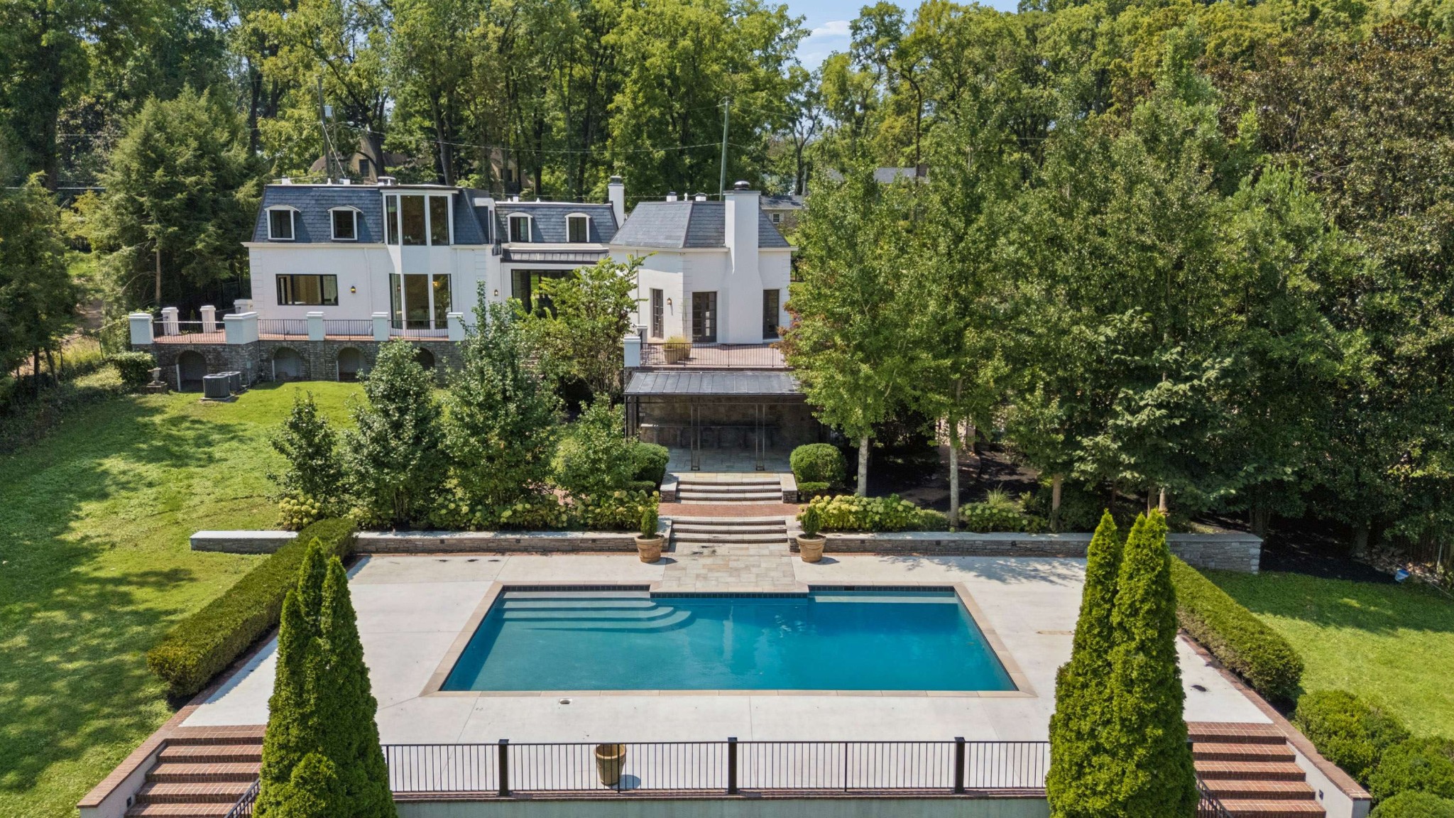 110 Lynnwood Blvd