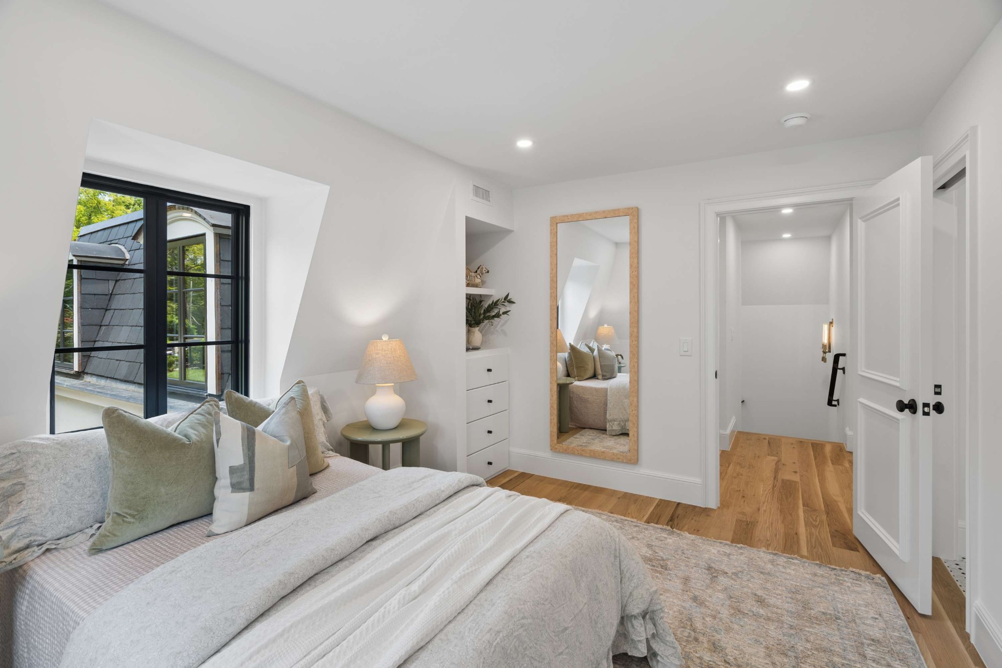 110 Lynnwood Blvd