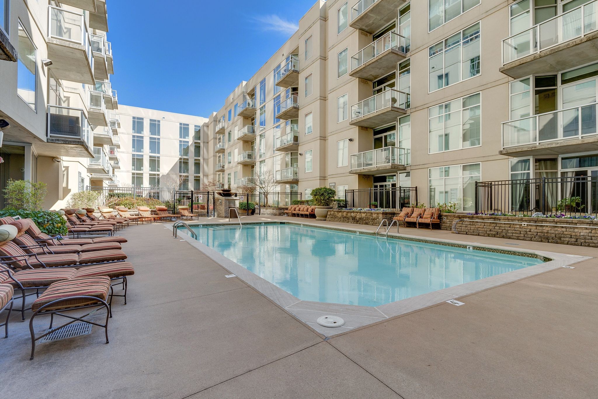 600 12th Ave, S Unit: 1915
