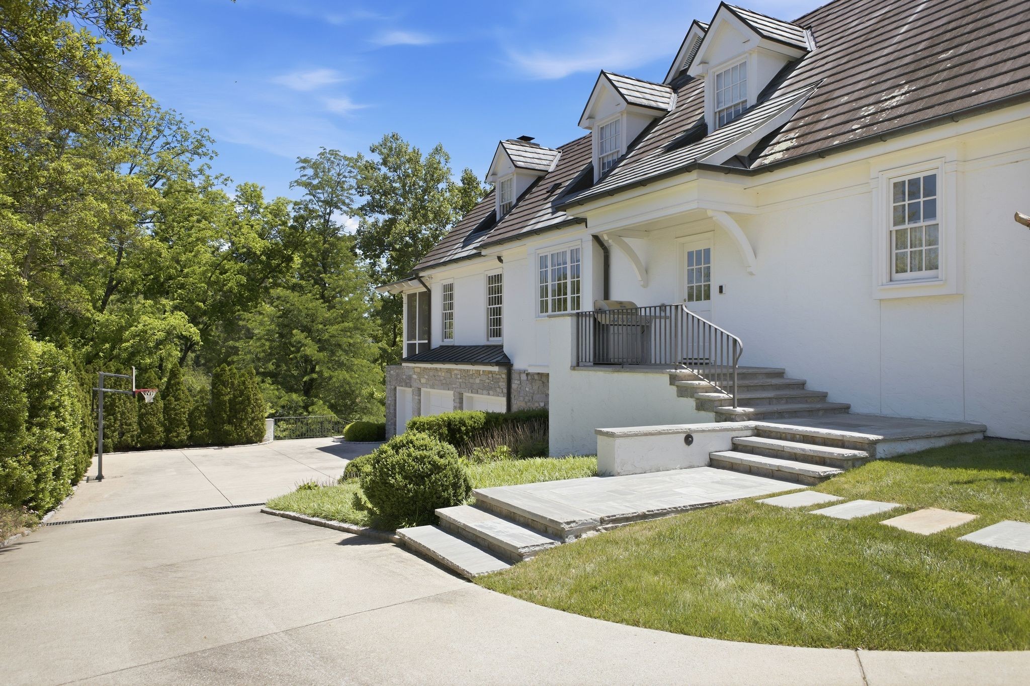 204 Sunnyside Dr