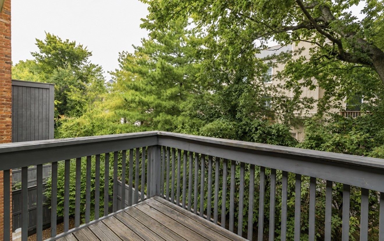 120 Hampton Pl