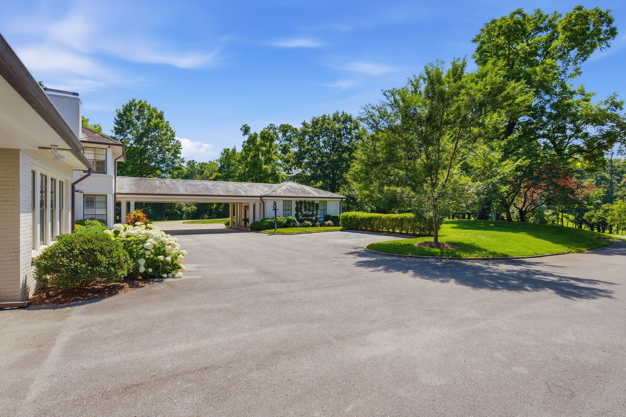 200 Brook Hollow Rd