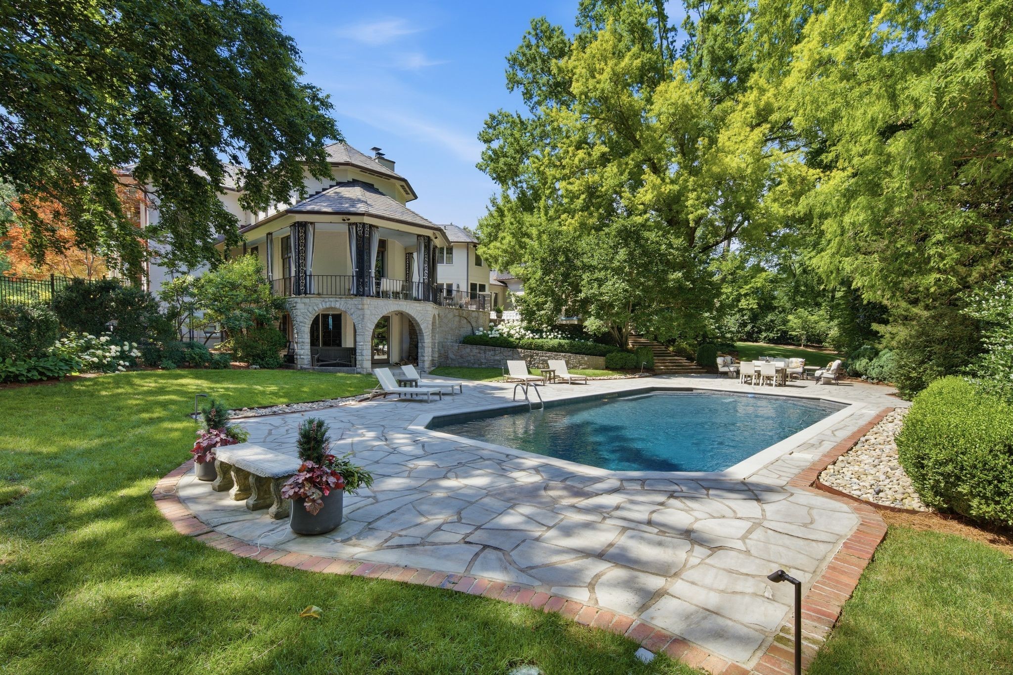 200 Brook Hollow Rd