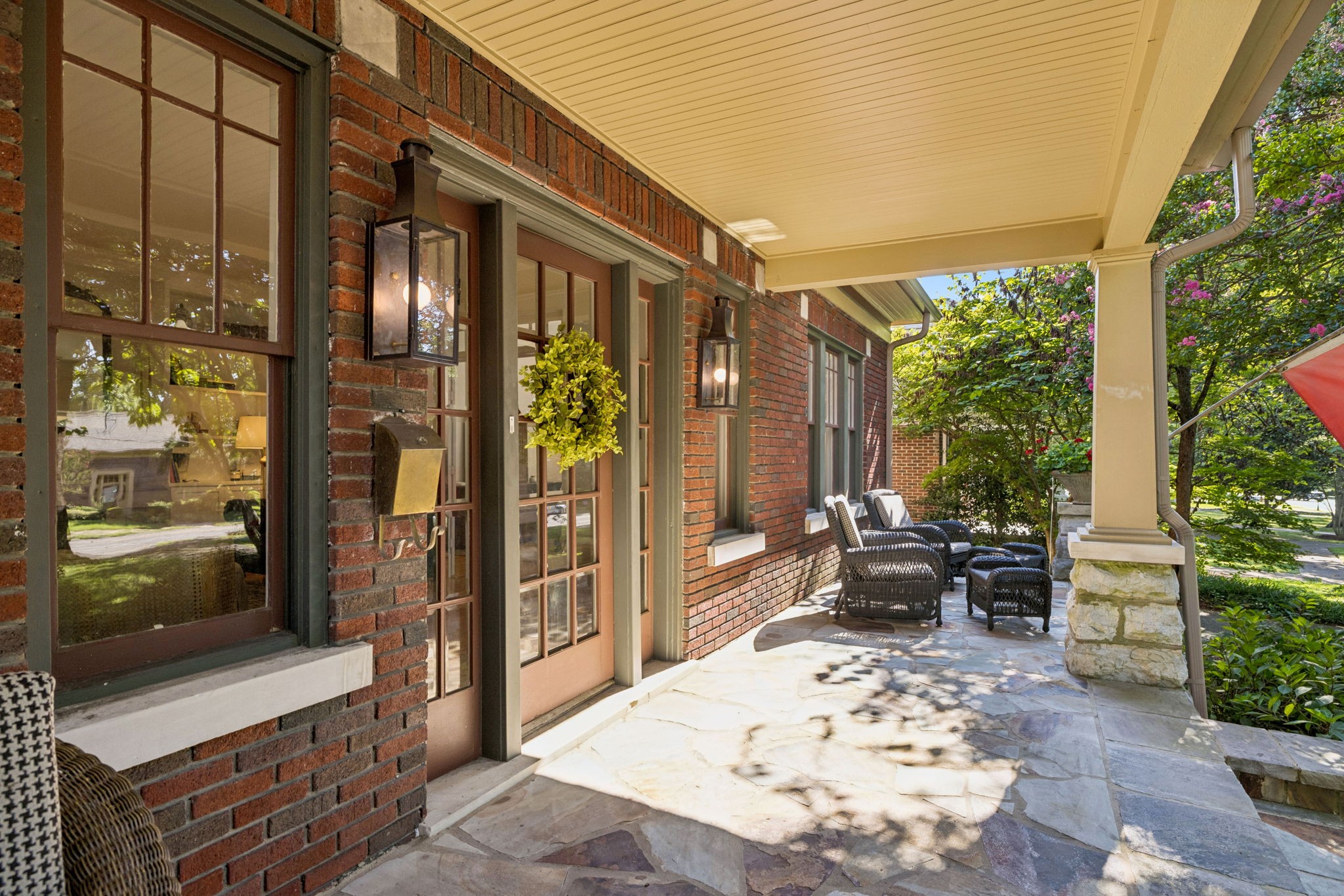 1011 W Main St