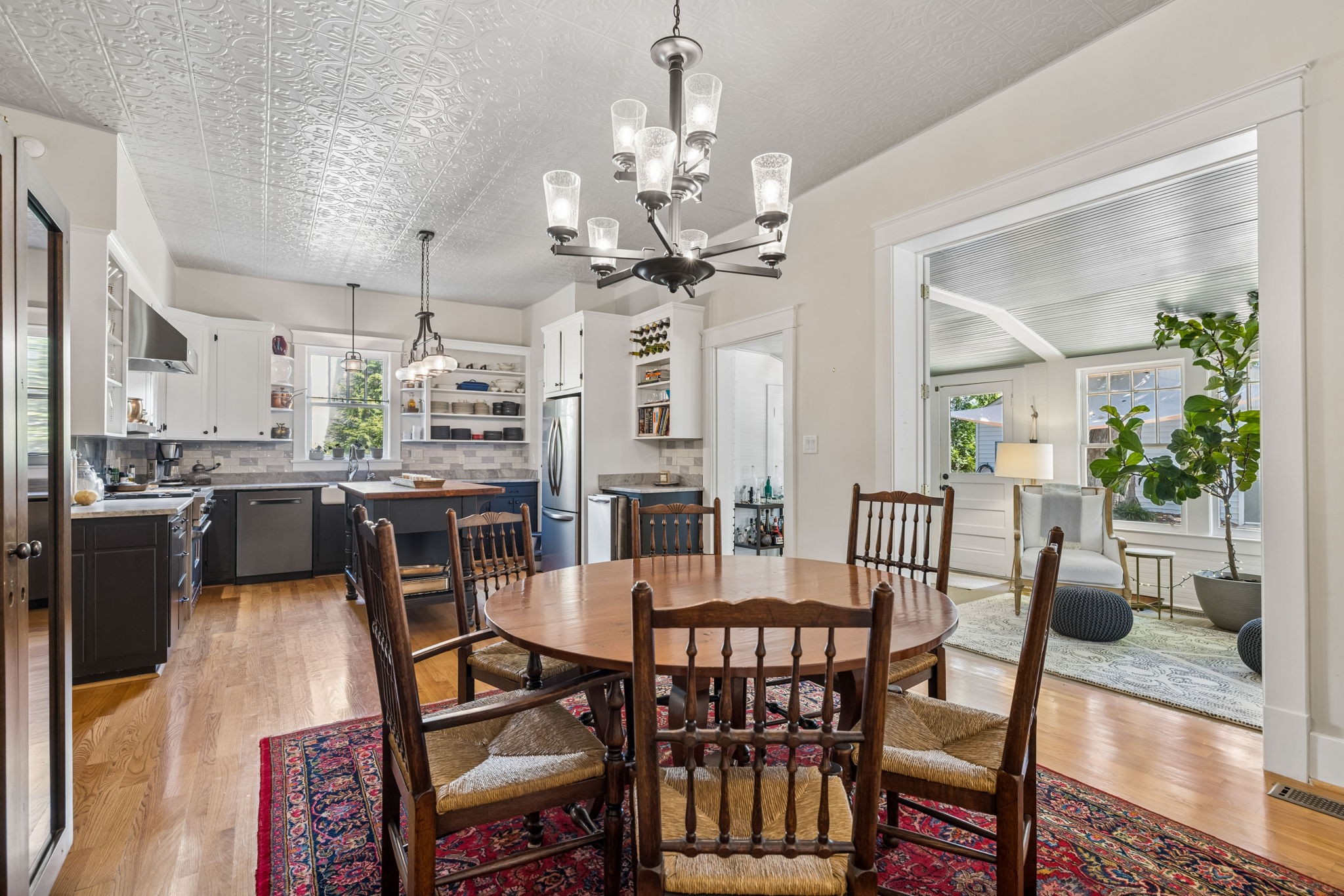 1011 W Main St