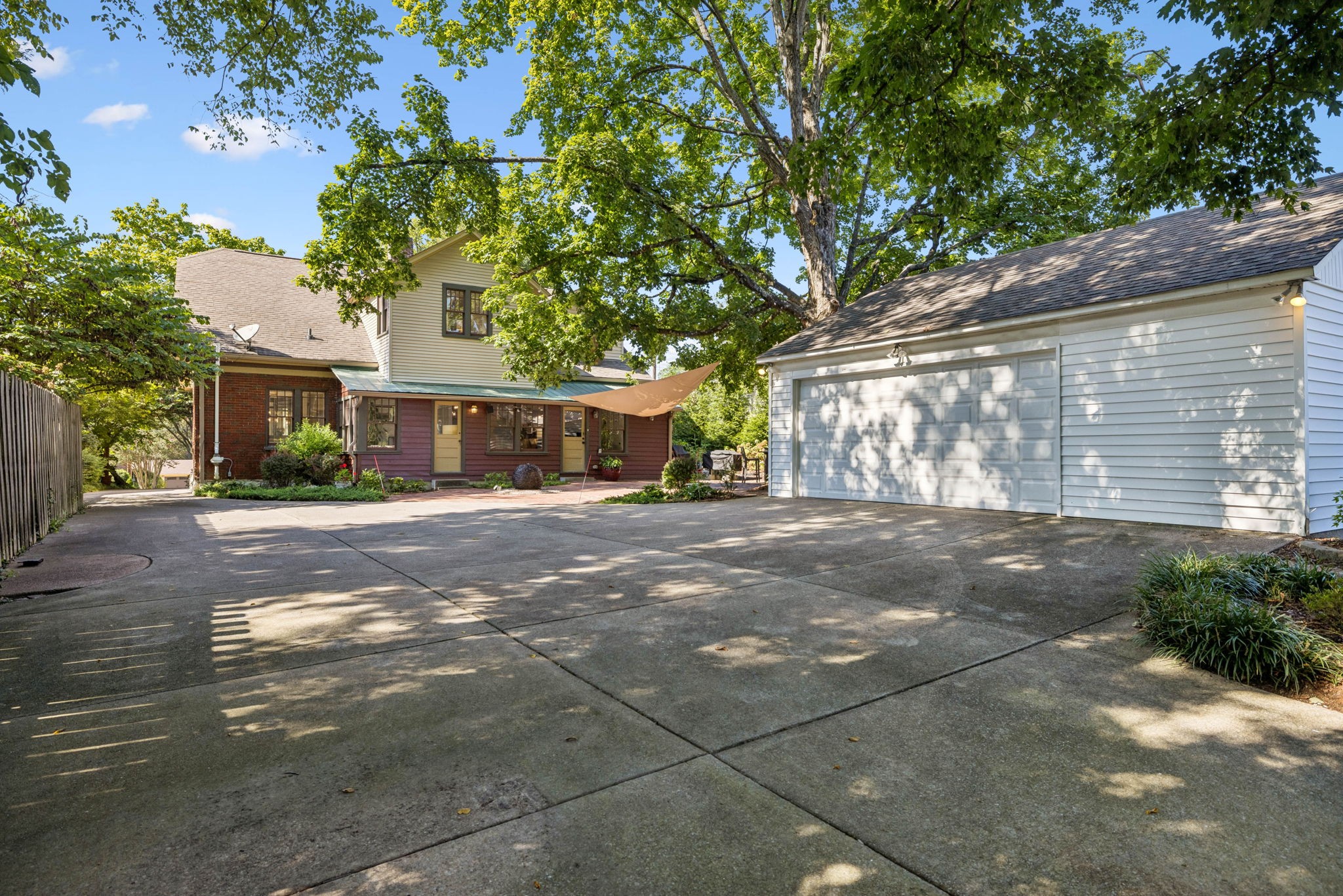 1011 W Main St