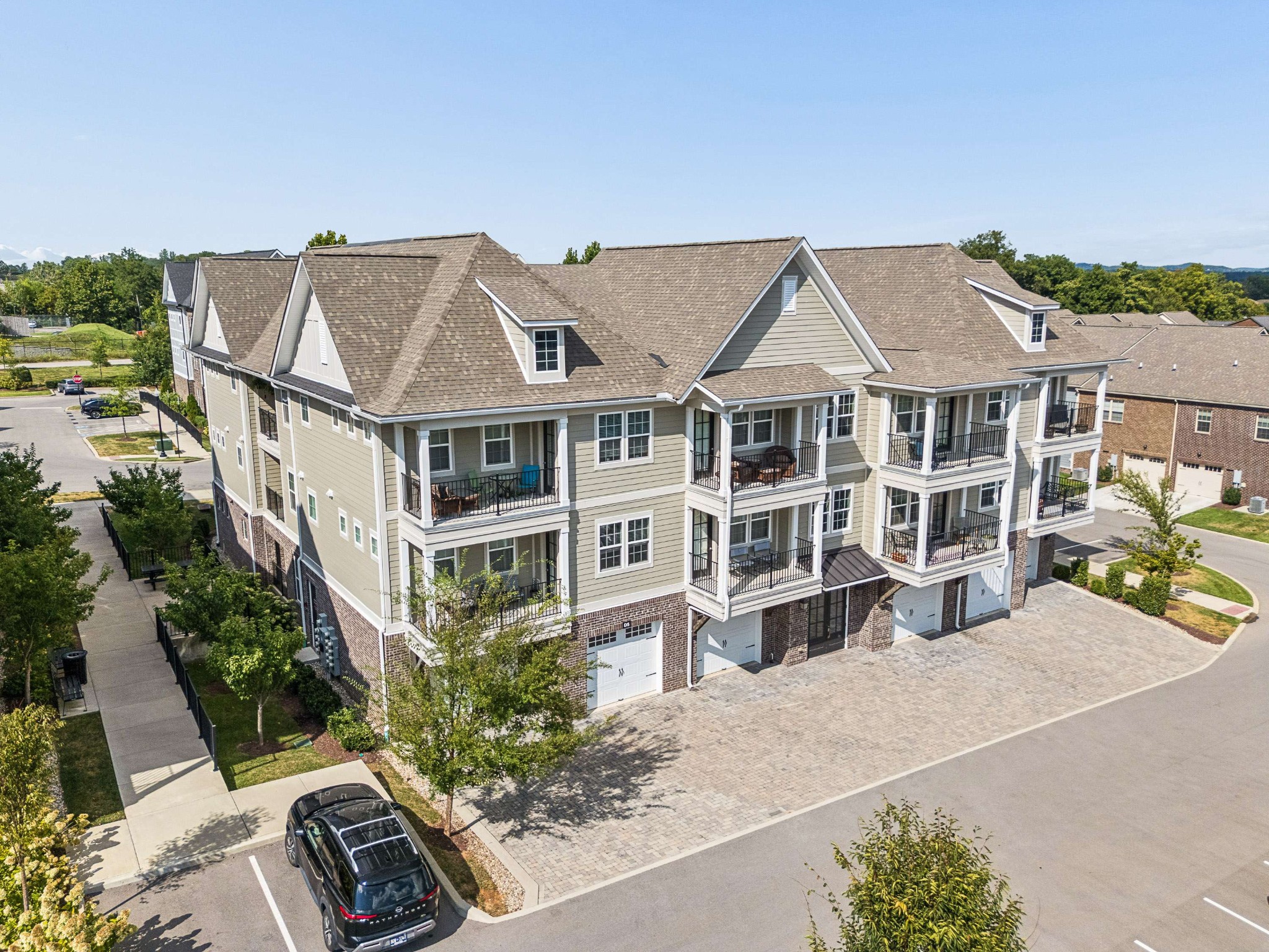 1000 Vintage Green Ln Unit: 1302