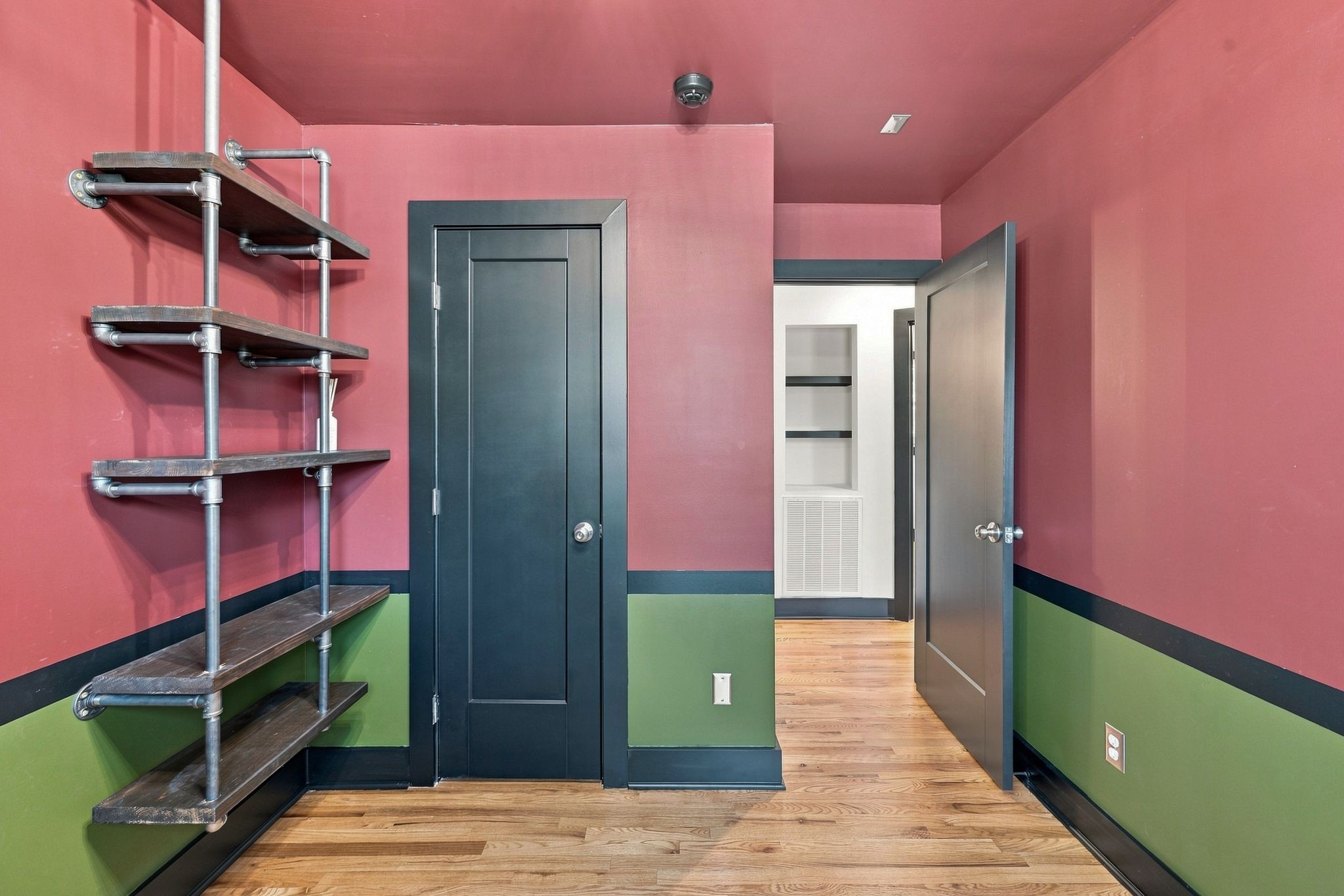 625 Maclaurin Ct
