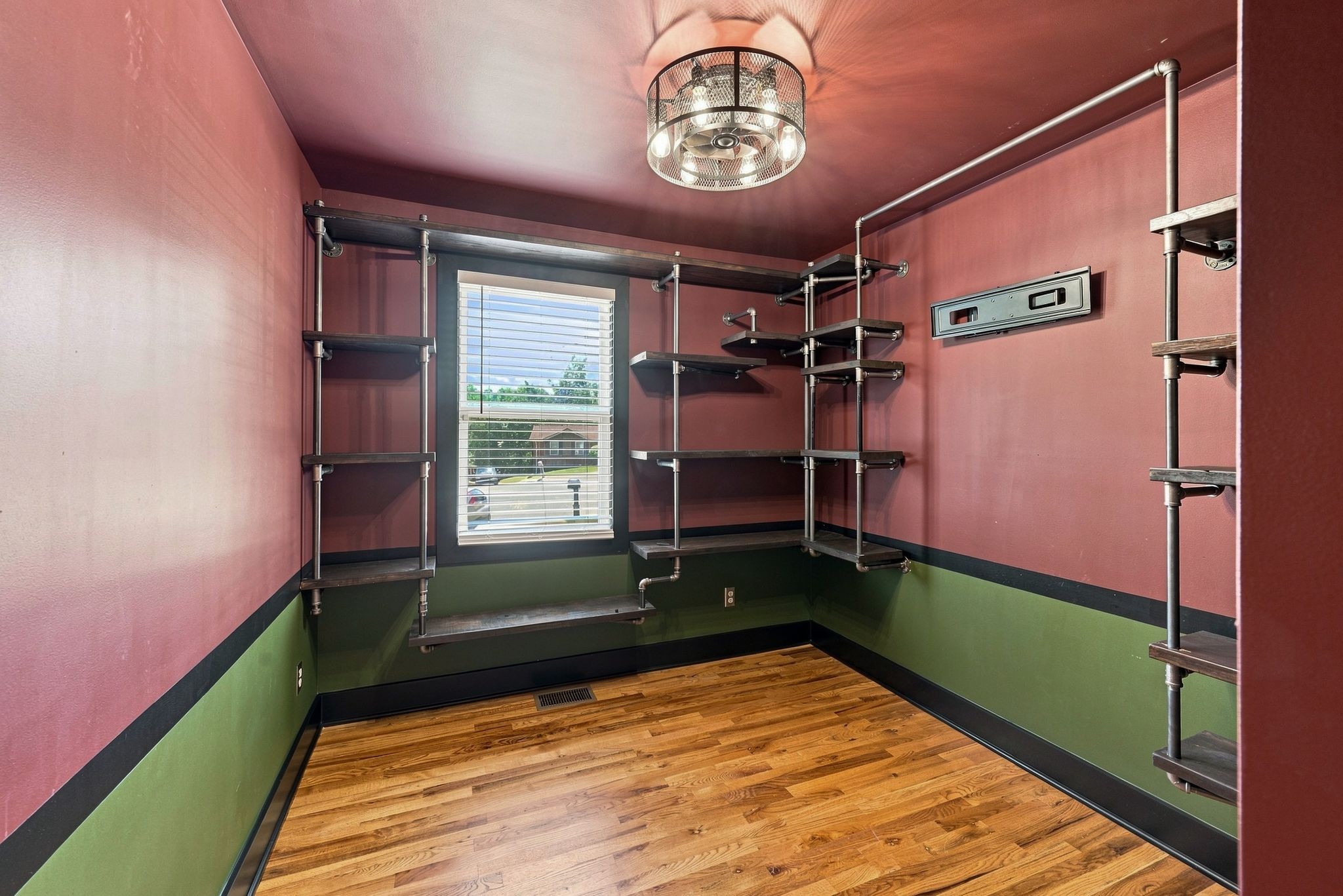 625 Maclaurin Ct