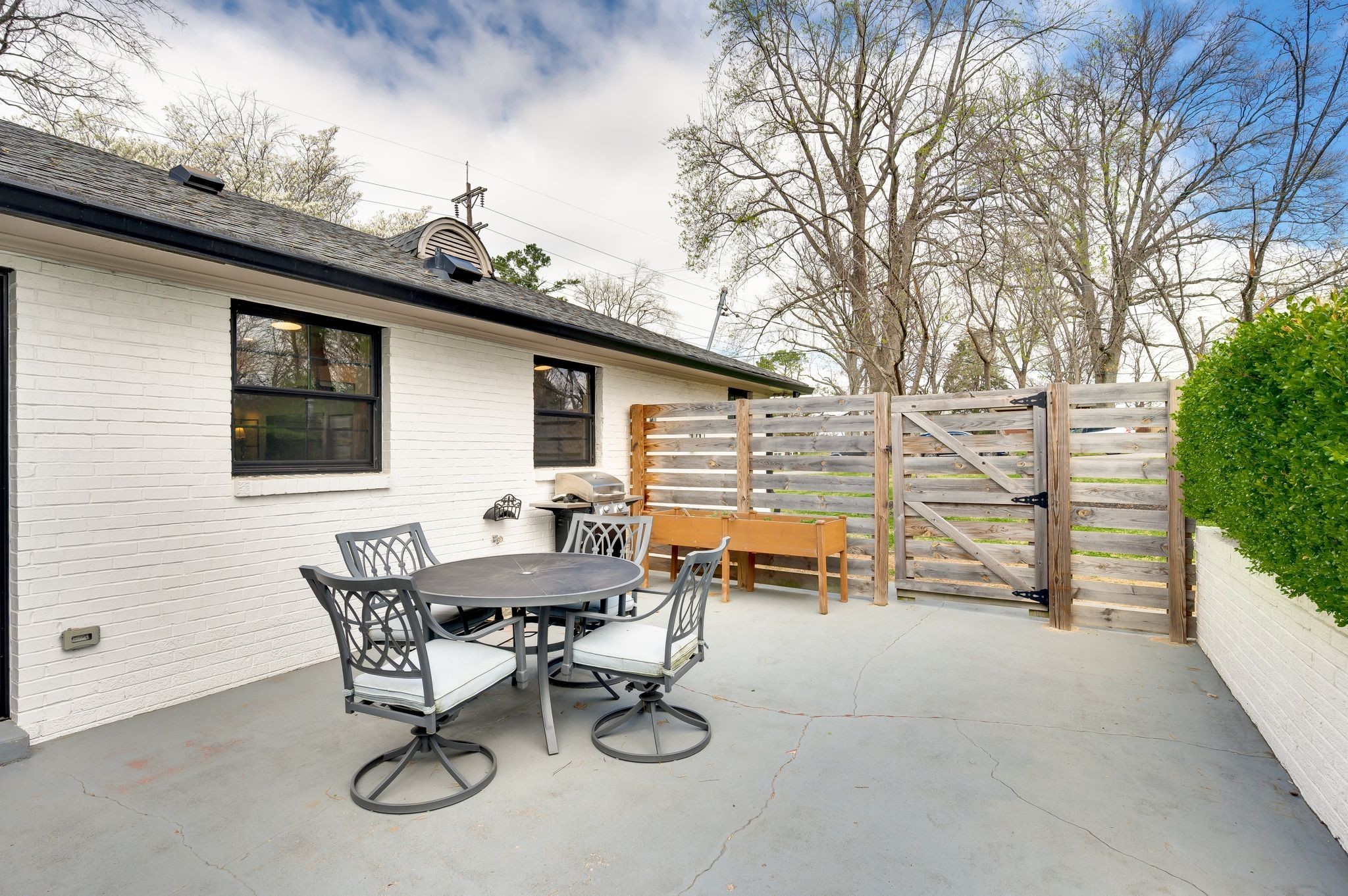 4912 Trousdale Dr