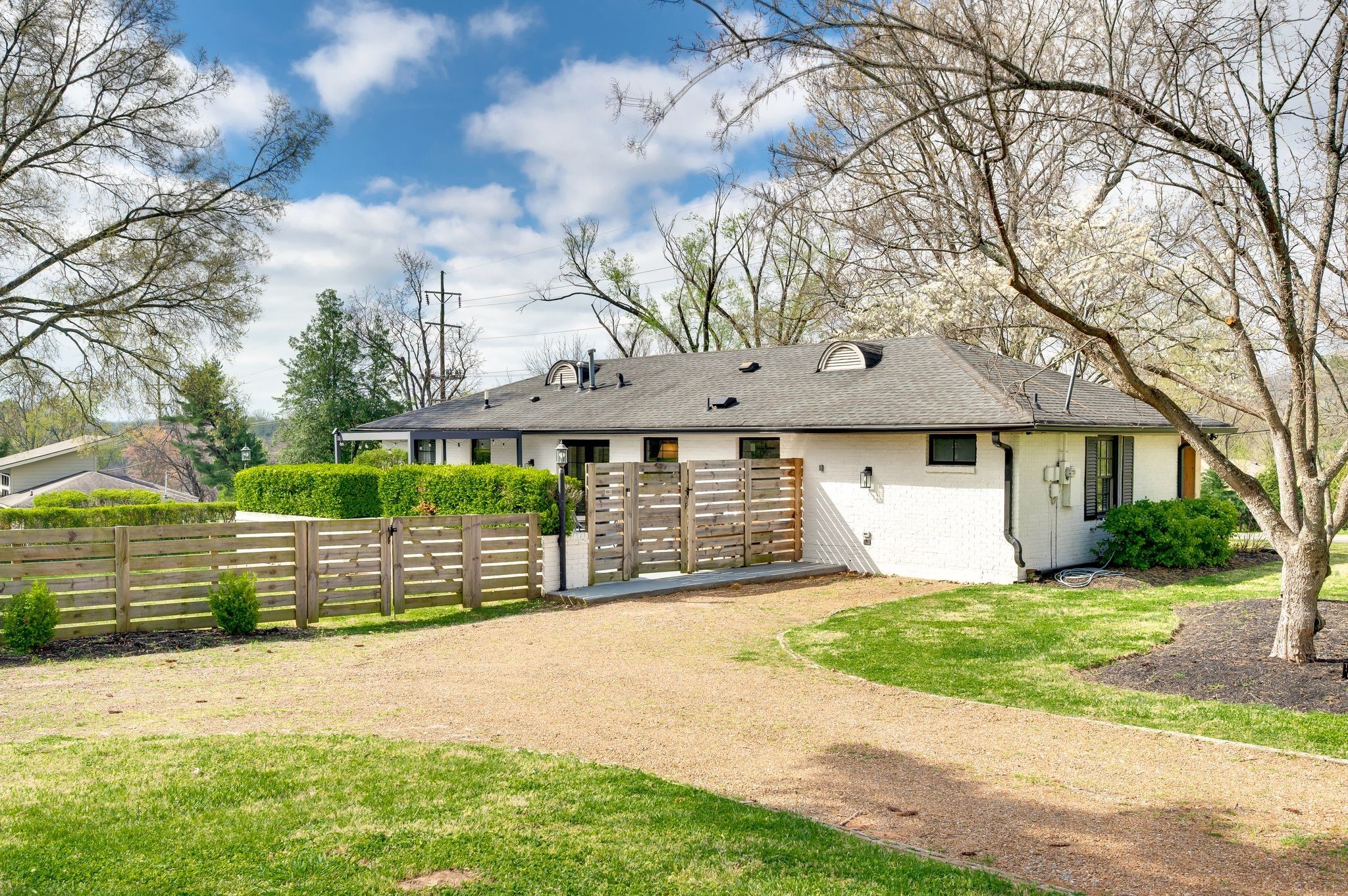 4912 Trousdale Dr