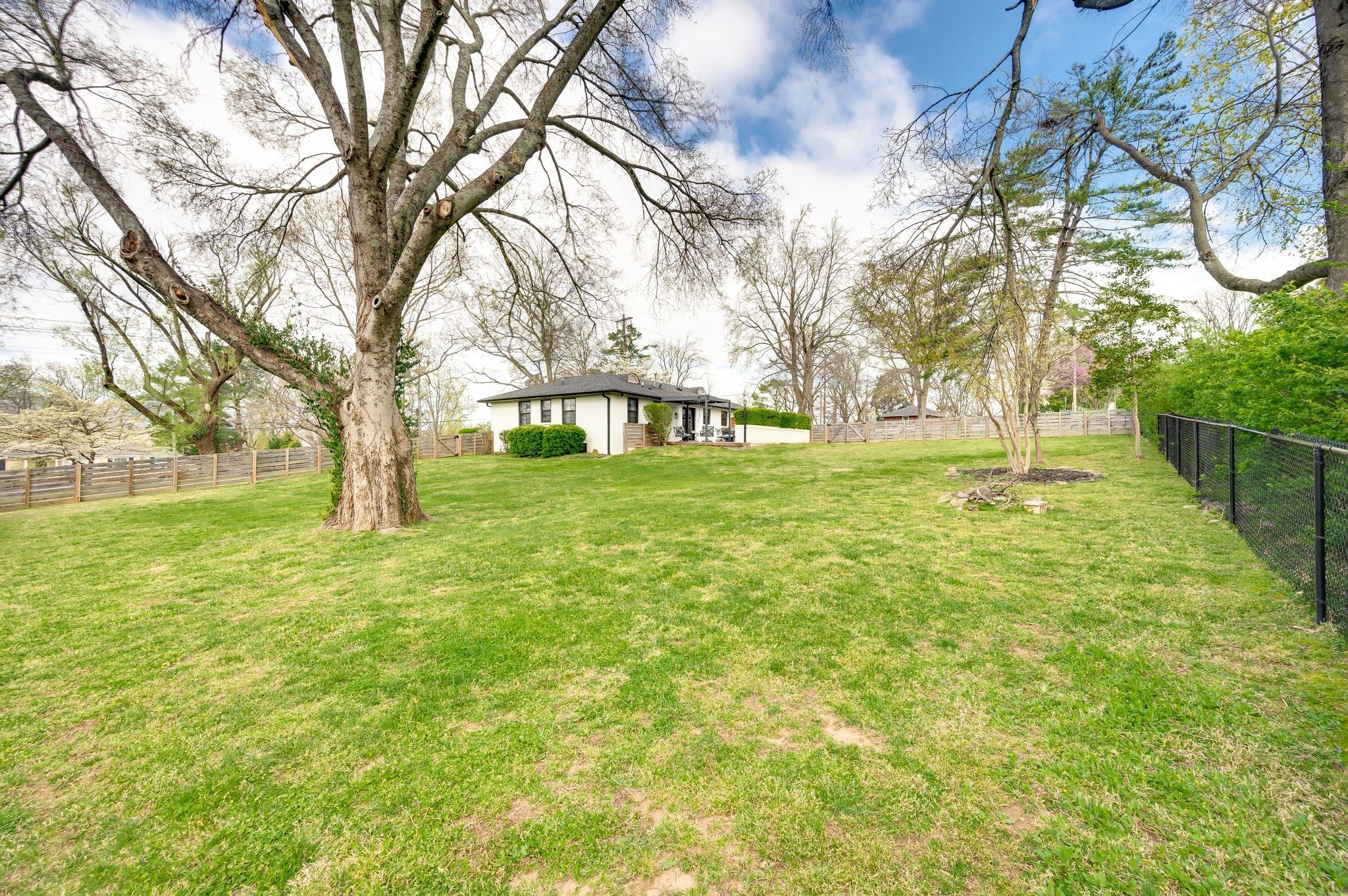 4912 Trousdale Dr