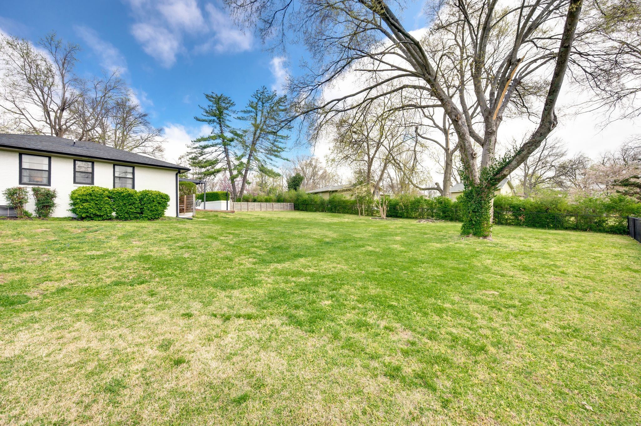 4912 Trousdale Dr