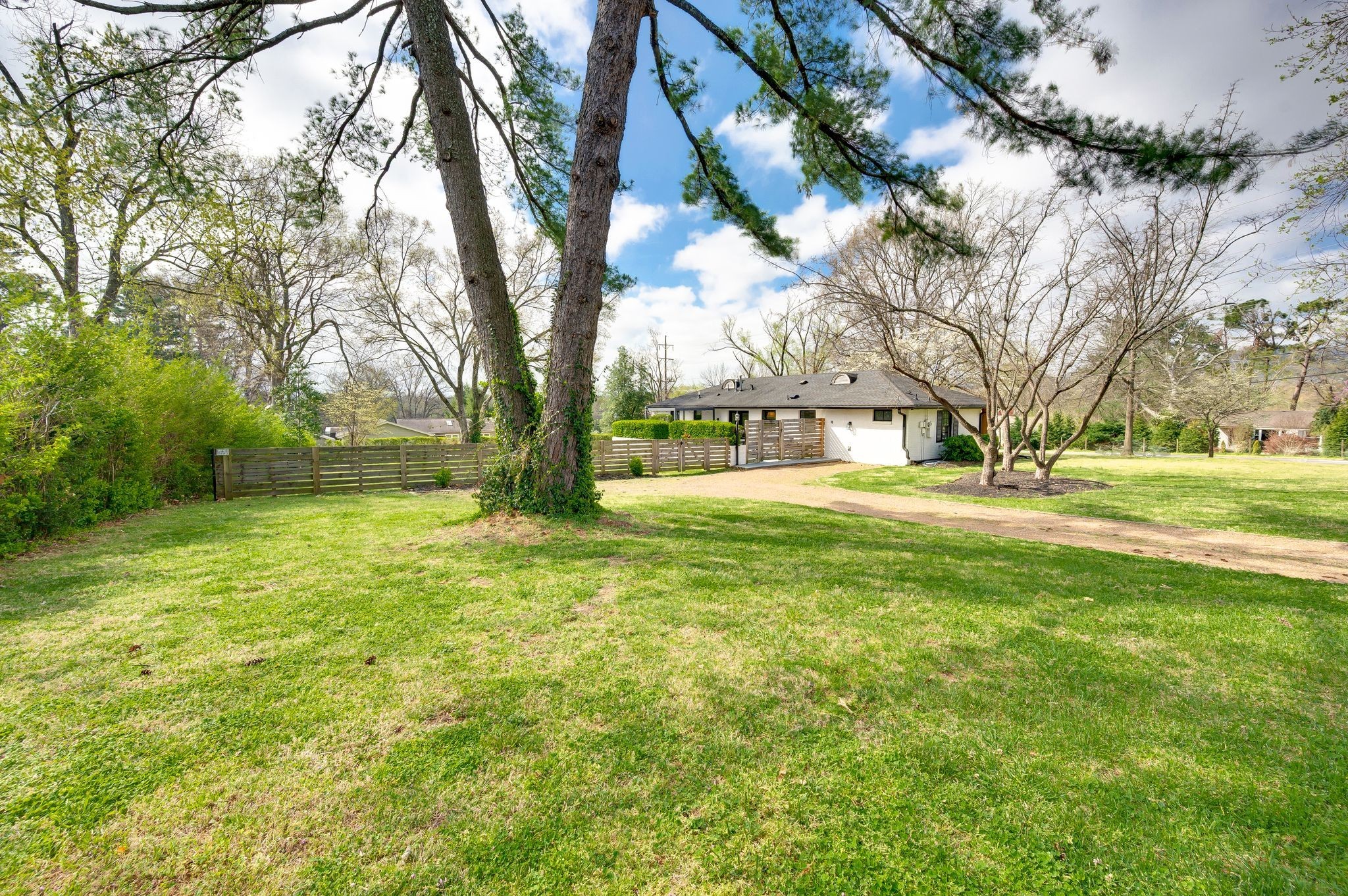 4912 Trousdale Dr