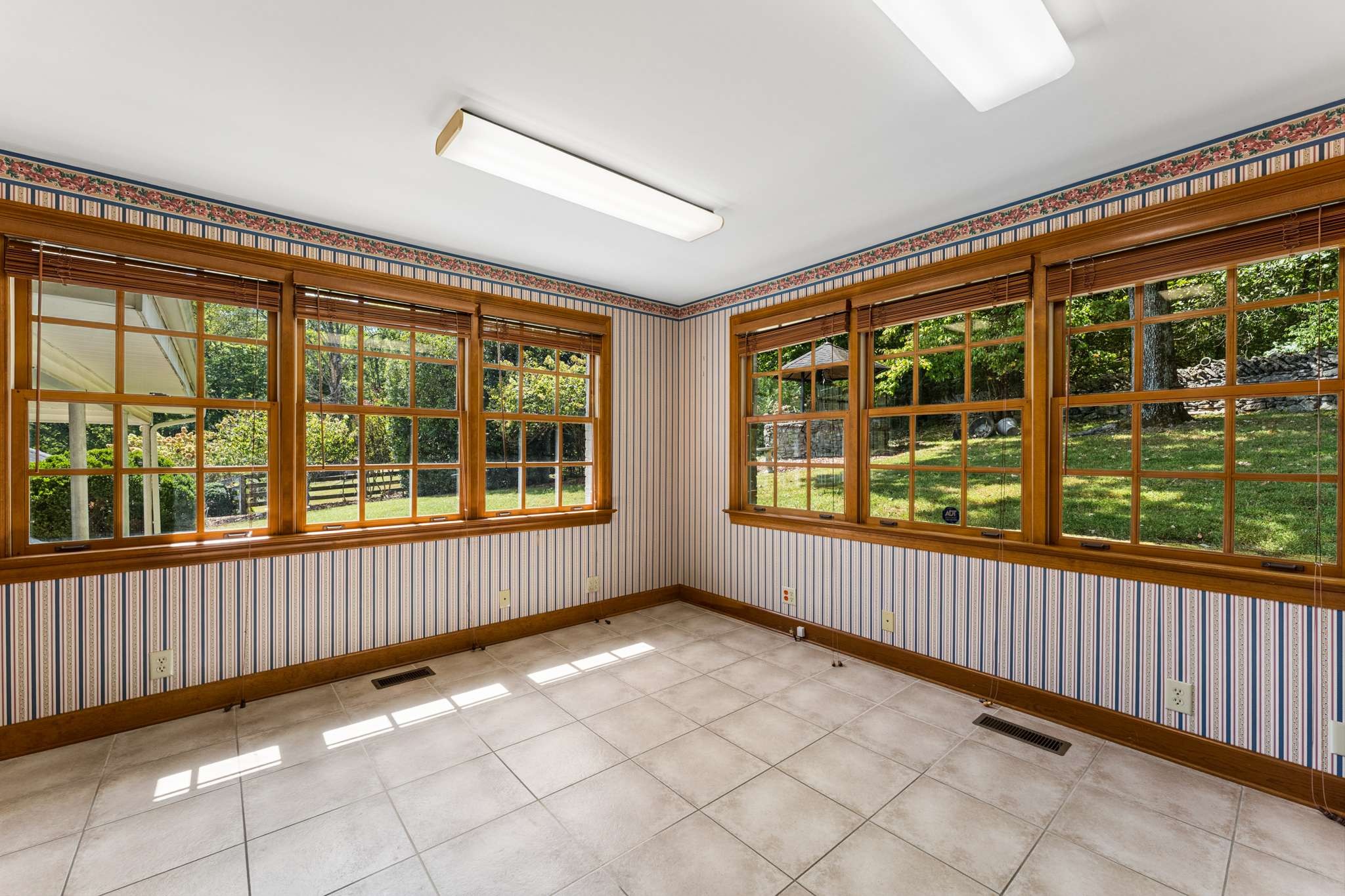 1091 Hidden Valley Rd
