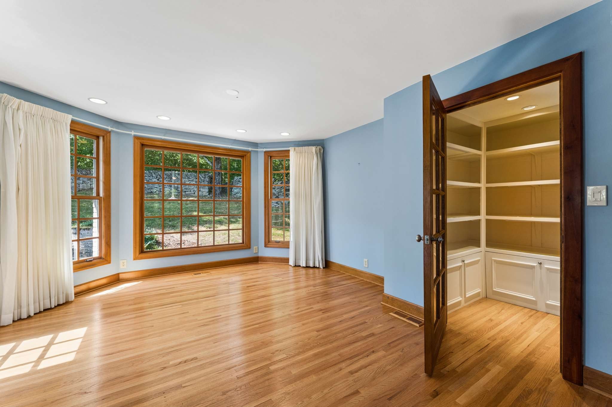 1091 Hidden Valley Rd