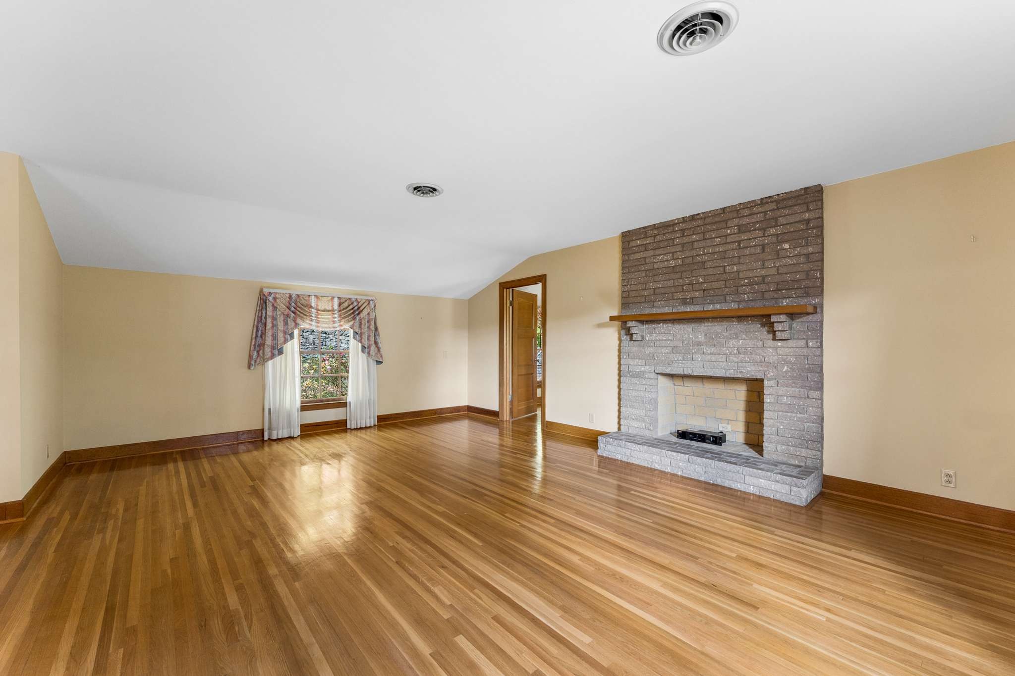 1091 Hidden Valley Rd