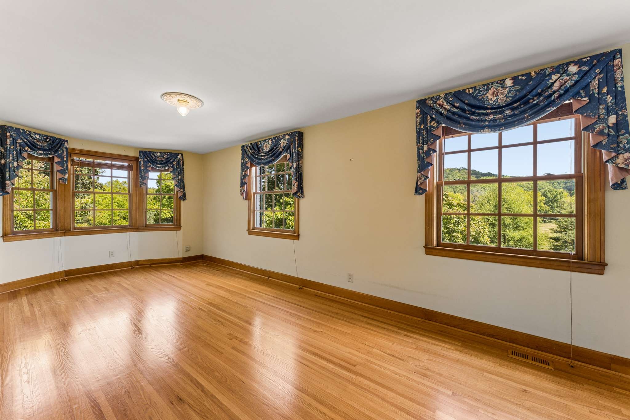1091 Hidden Valley Rd