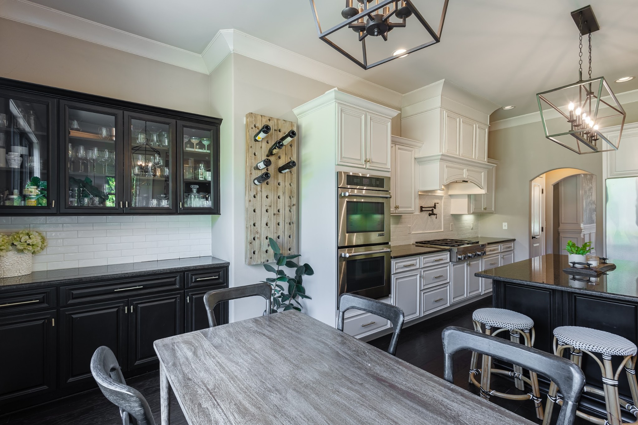 4608 Nadine Ln