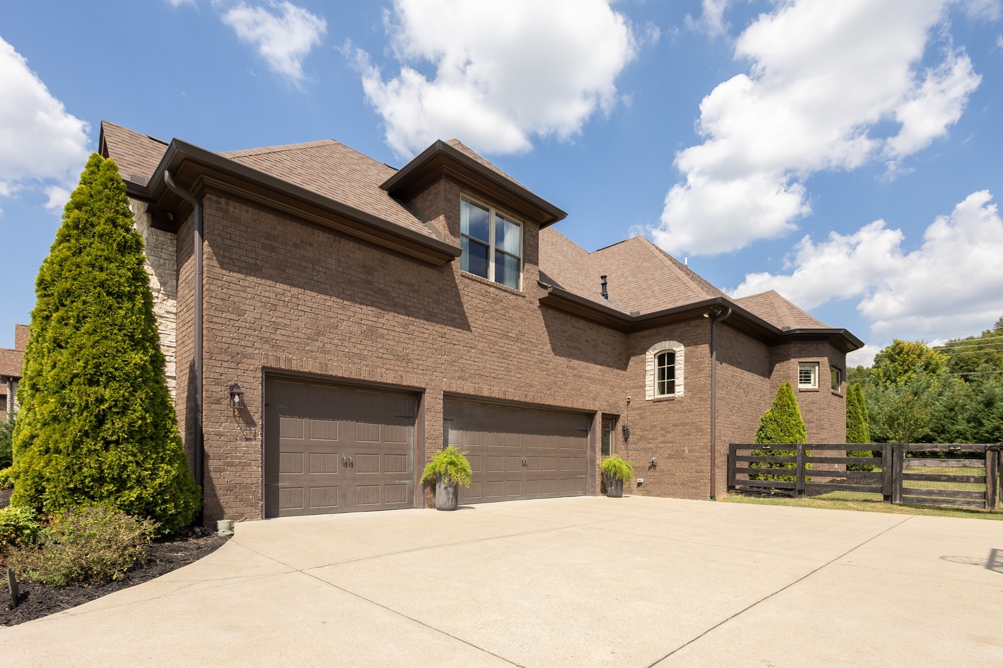 4608 Nadine Ln