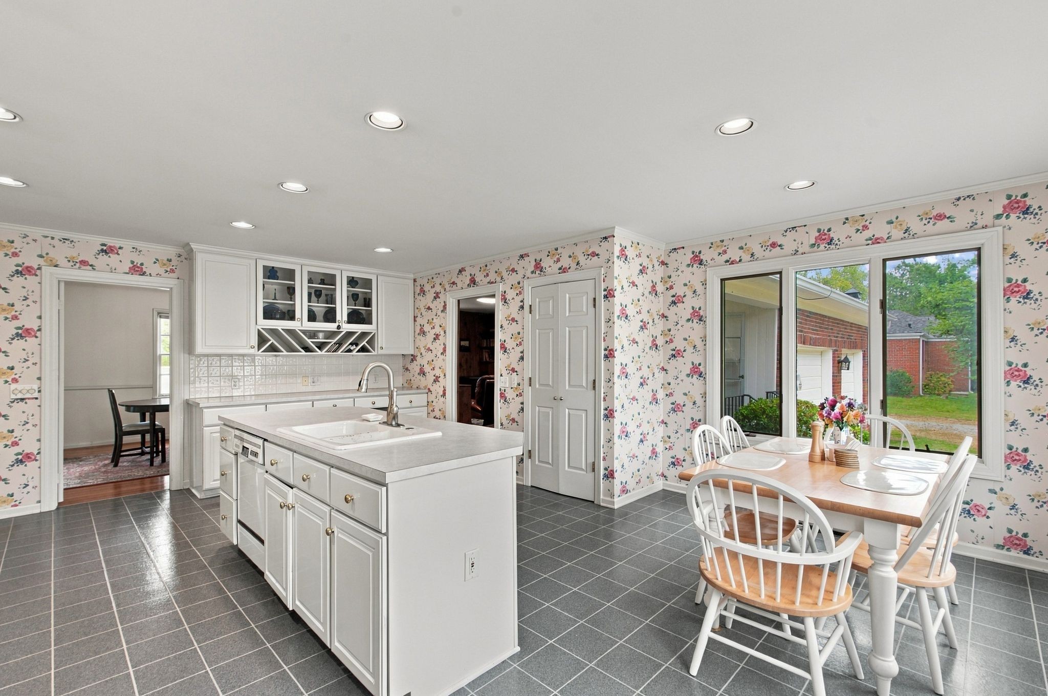 6313 Robin Hill Road