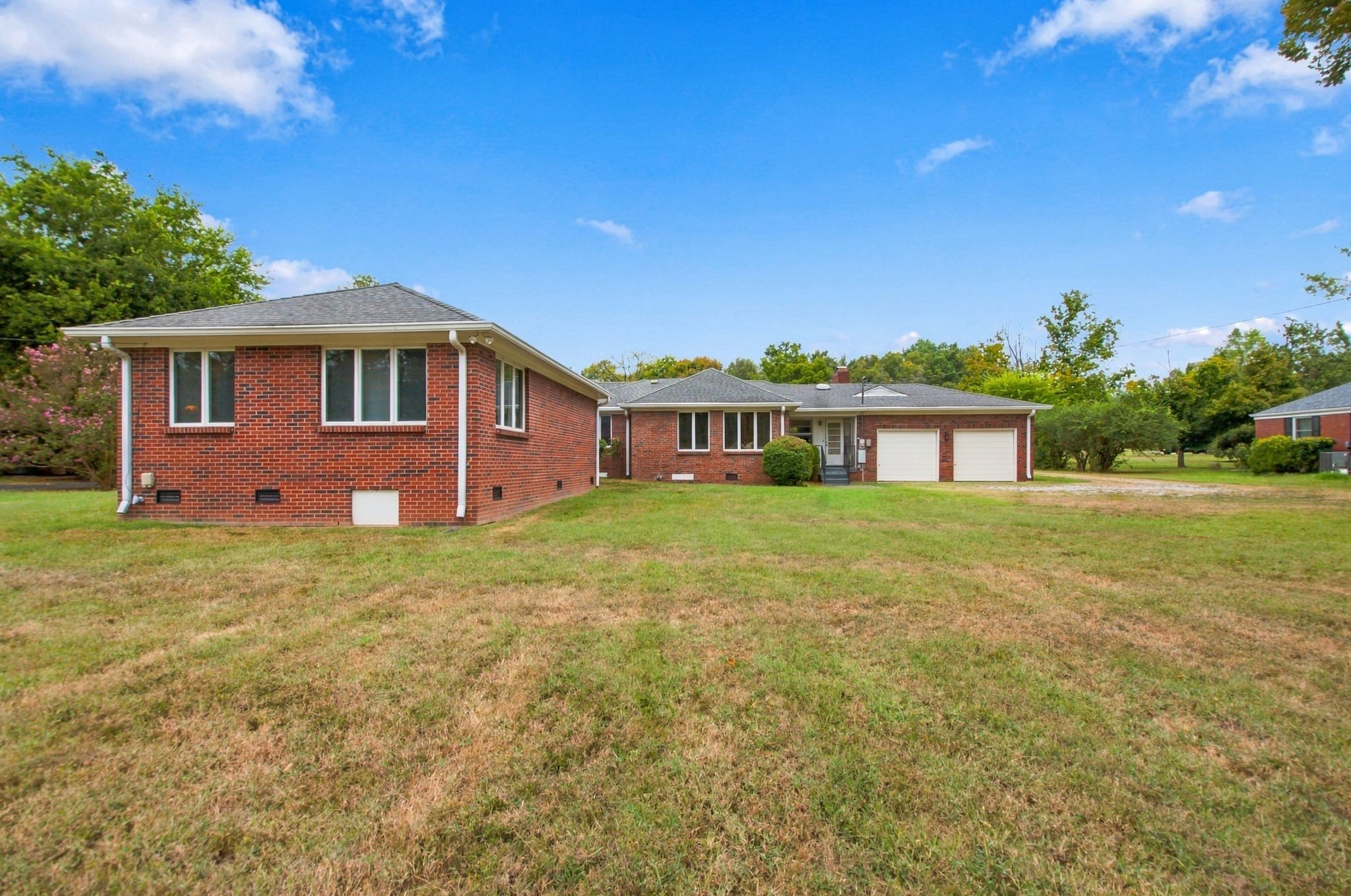 6313 Robin Hill Road