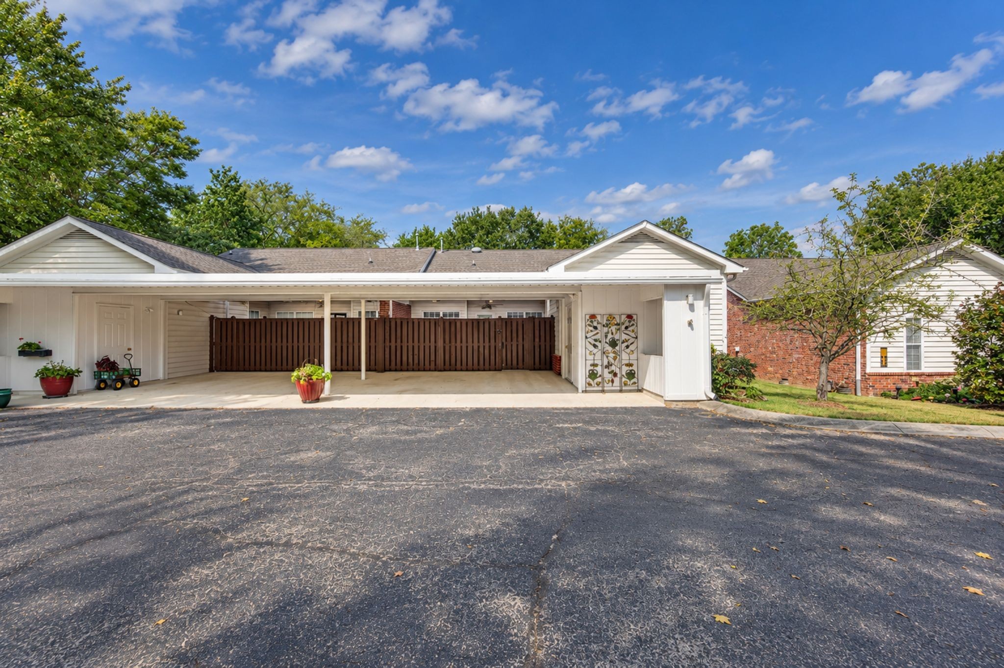5624 Oakes Dr