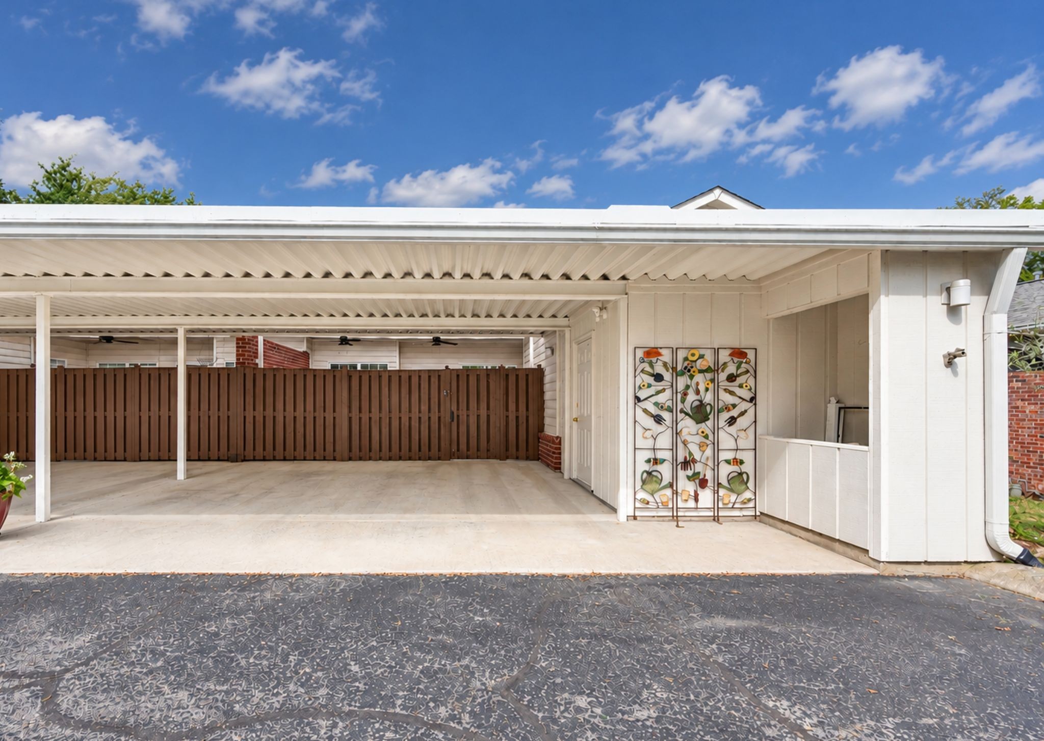 5624 Oakes Dr