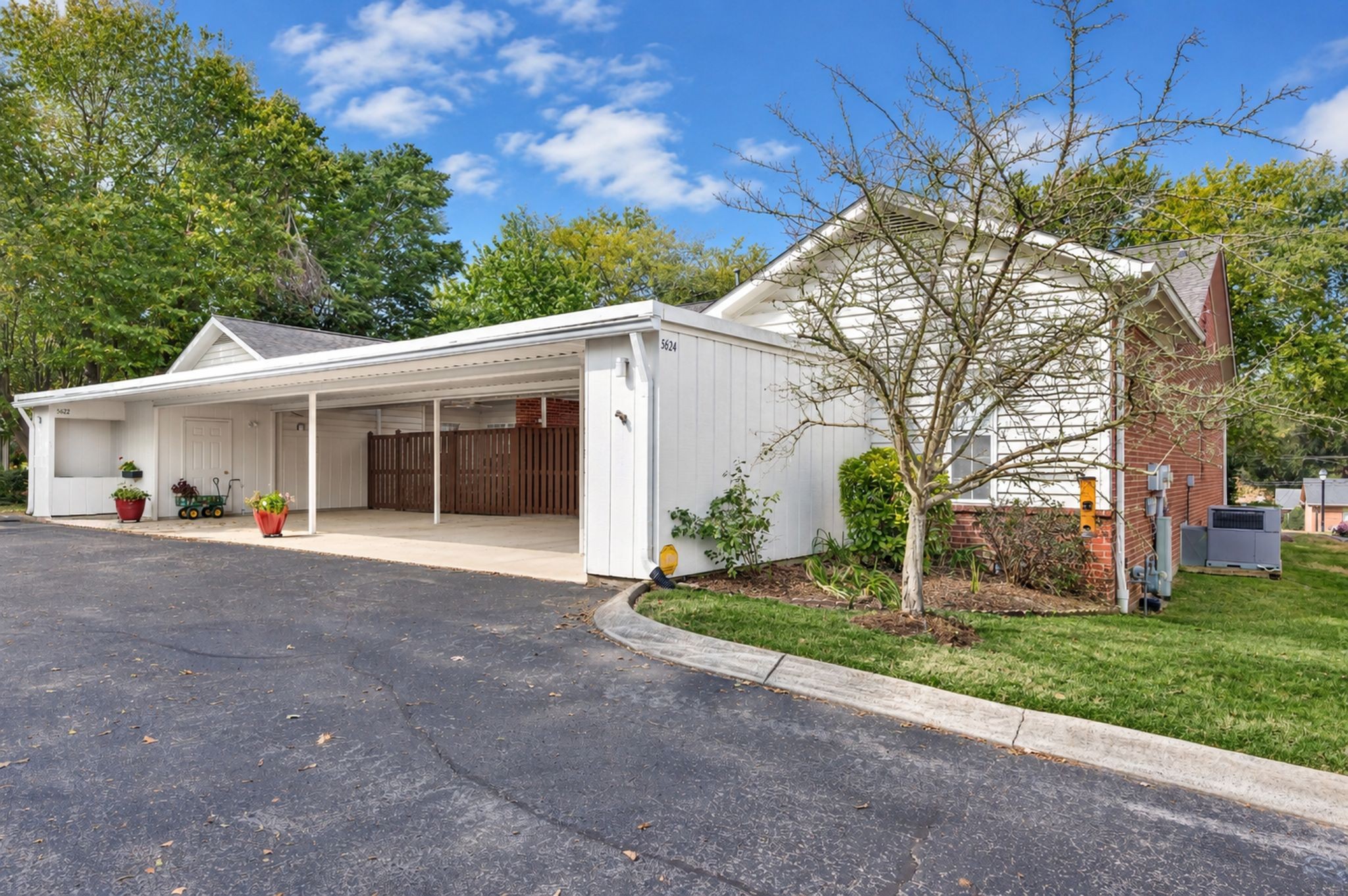 5624 Oakes Dr