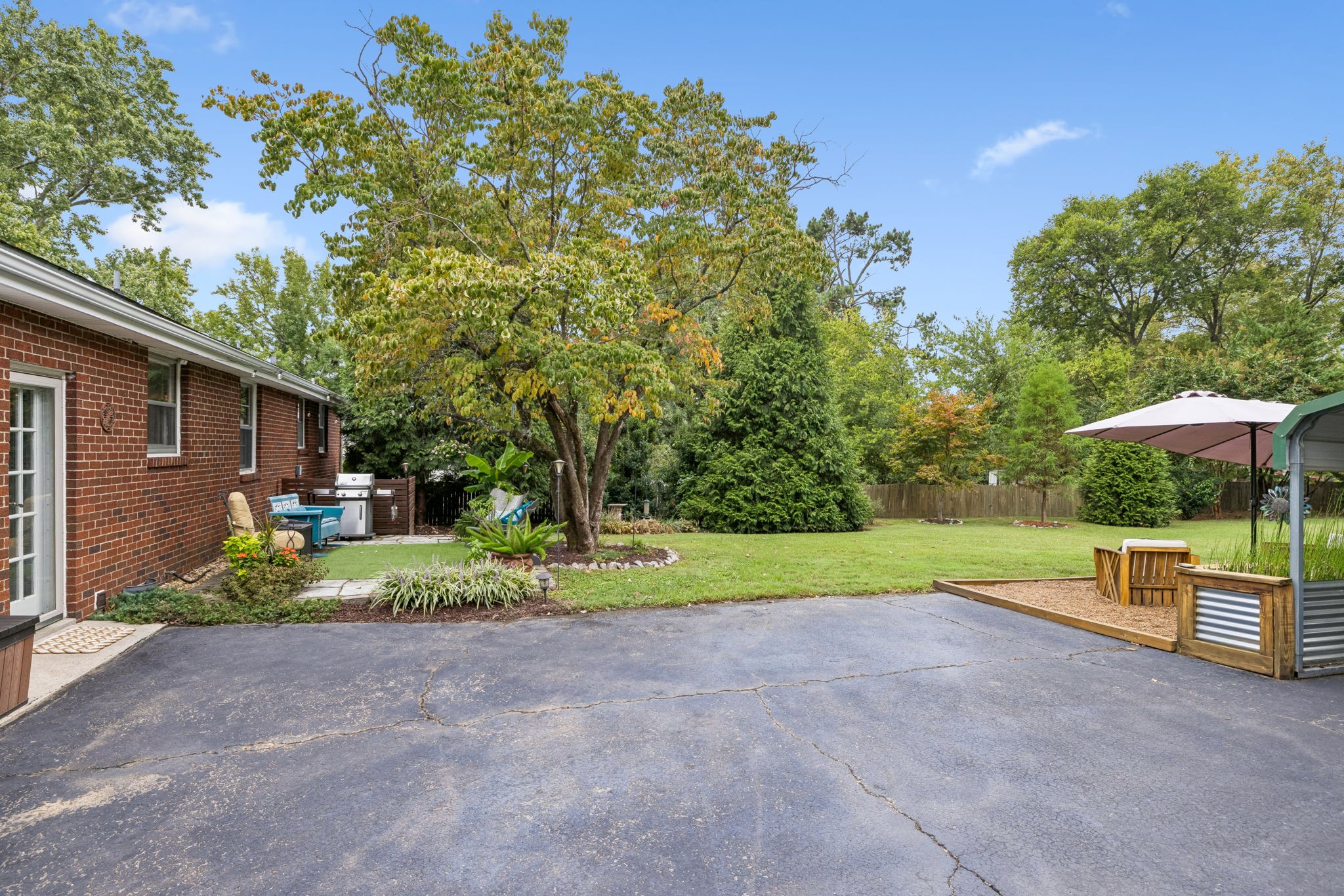 5015 Montclair Dr