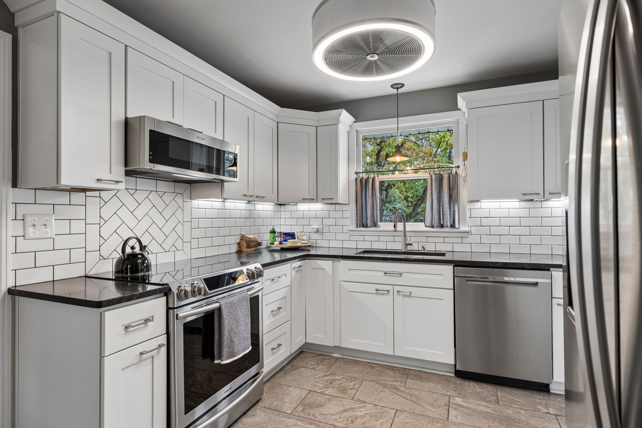 5015 Montclair Dr