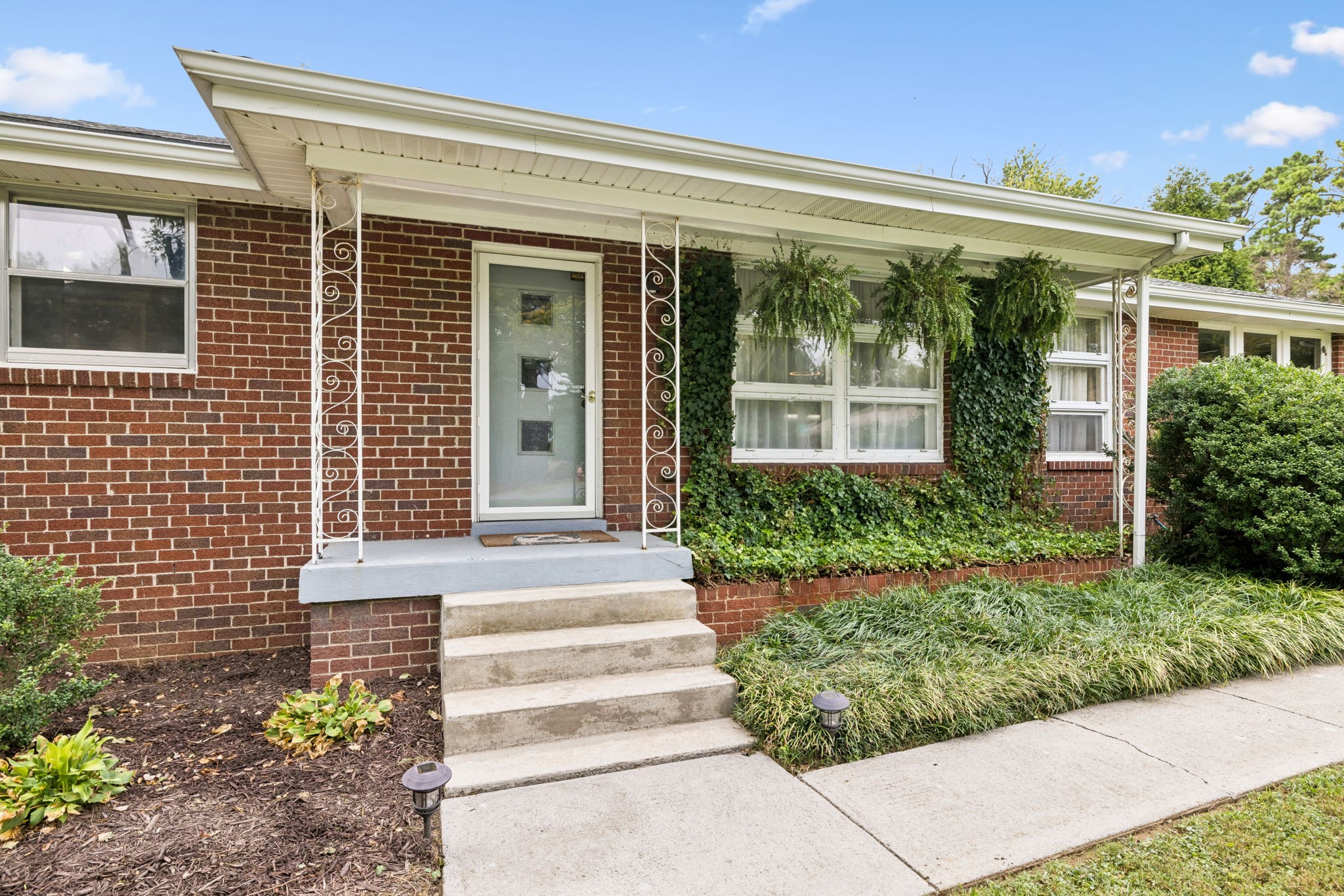 5015 Montclair Dr