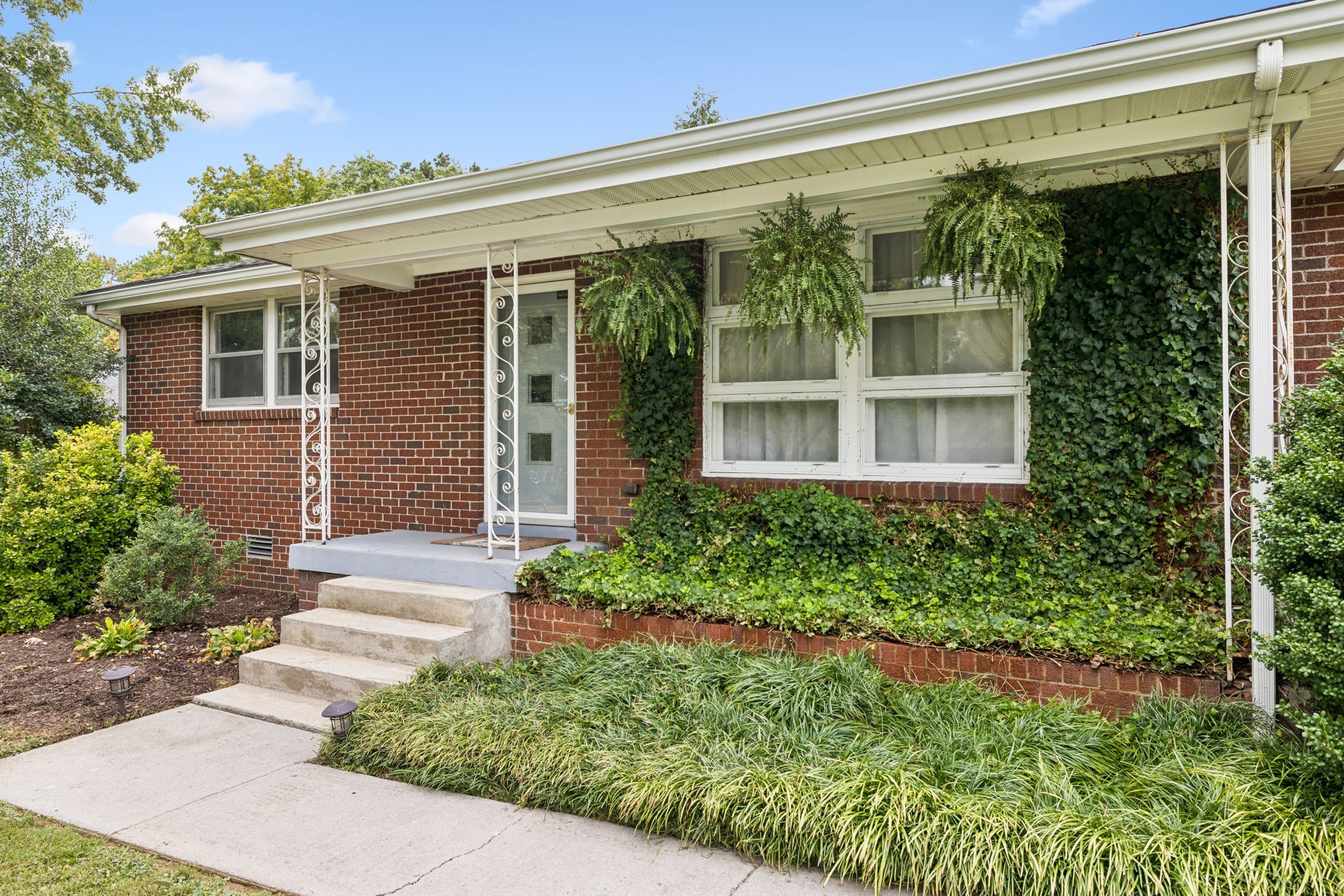 5015 Montclair Dr