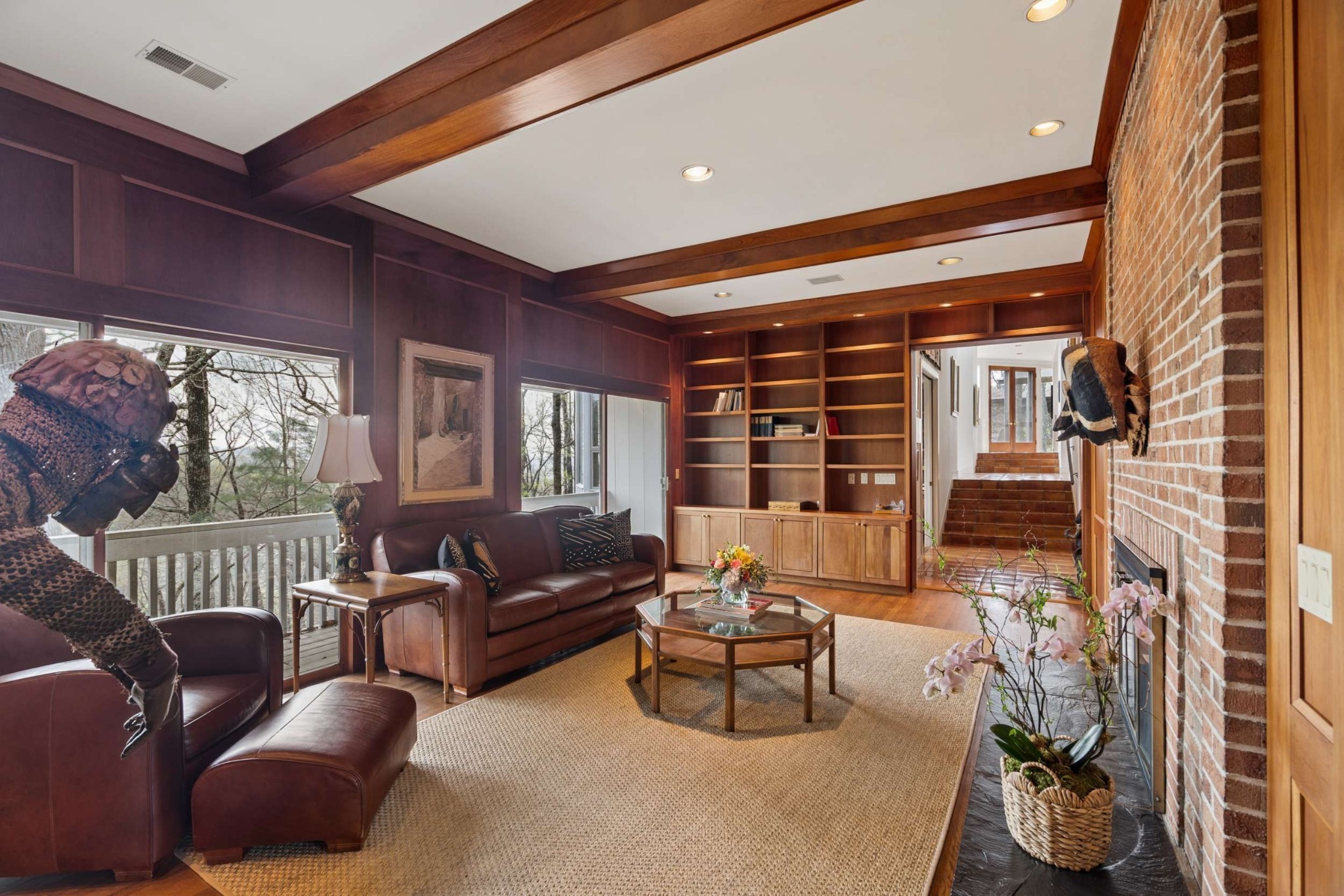 5870 Fredricksburg Dr