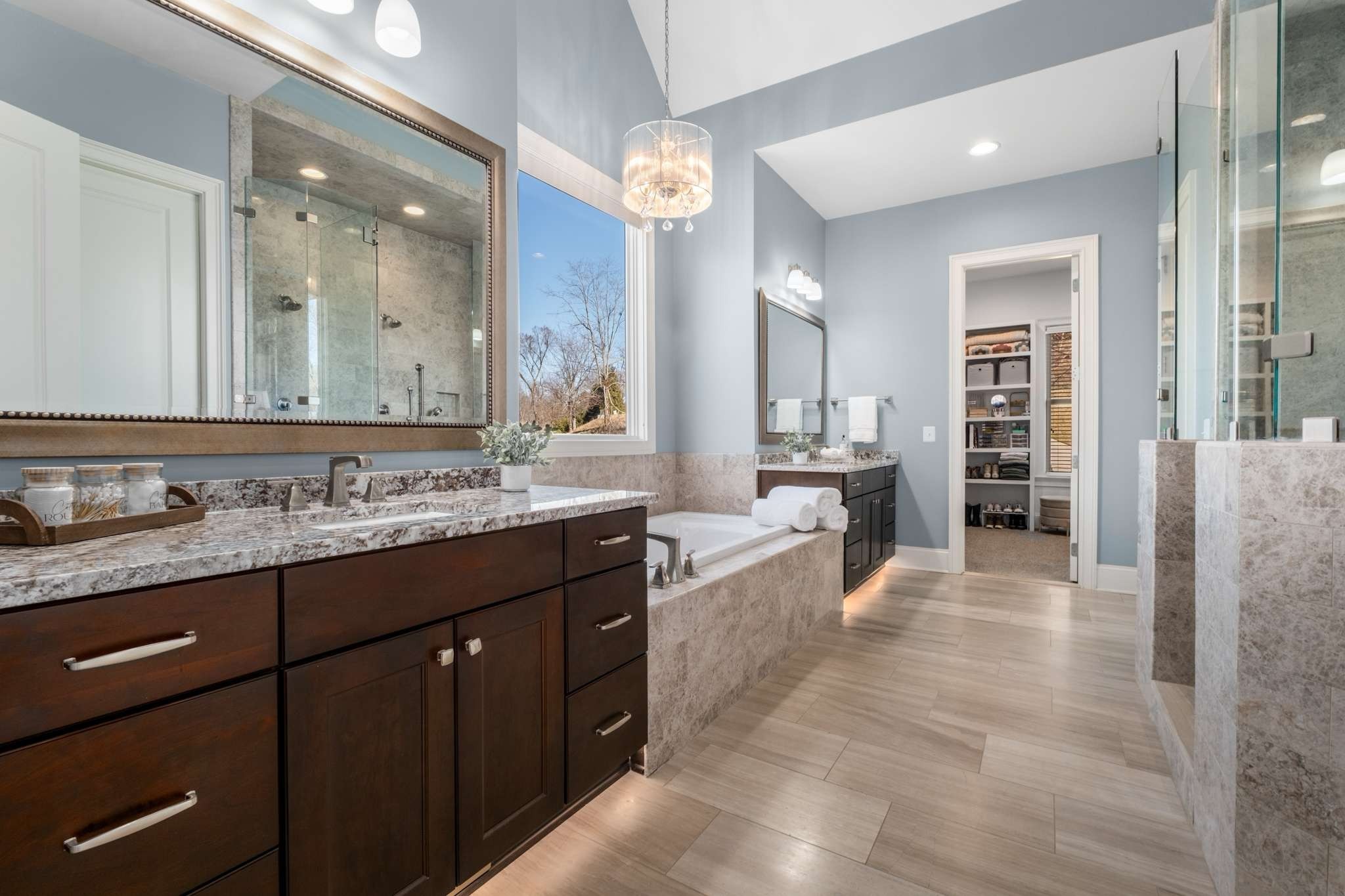 1236 Saxon Dr