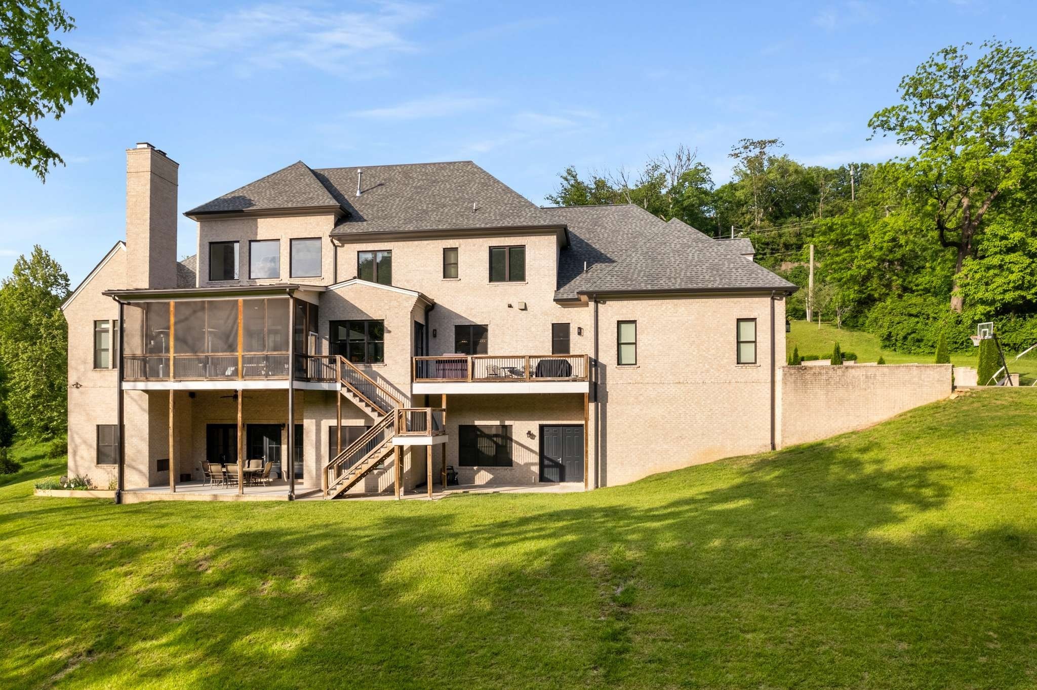 1236 Saxon Dr