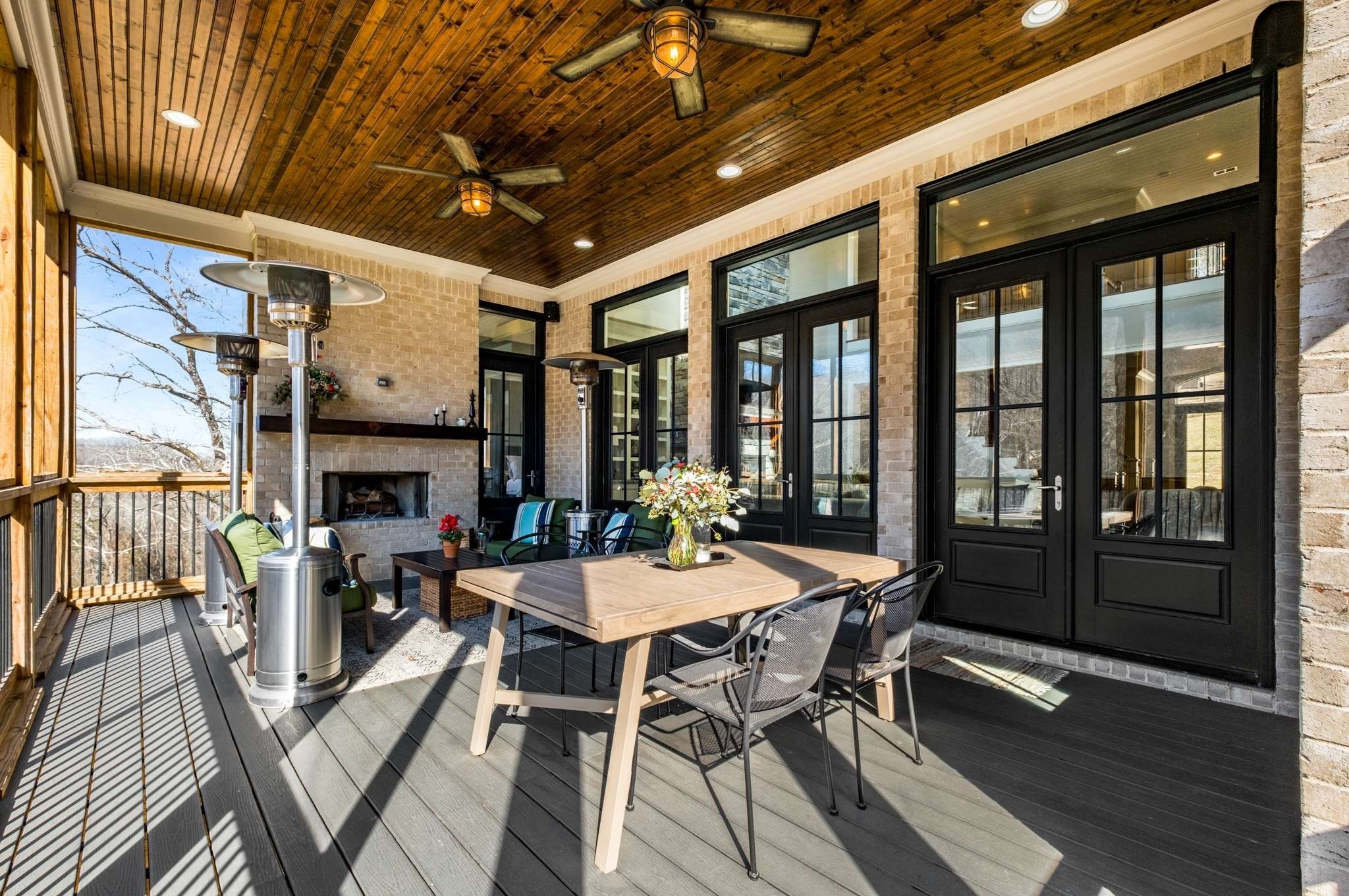 1236 Saxon Dr