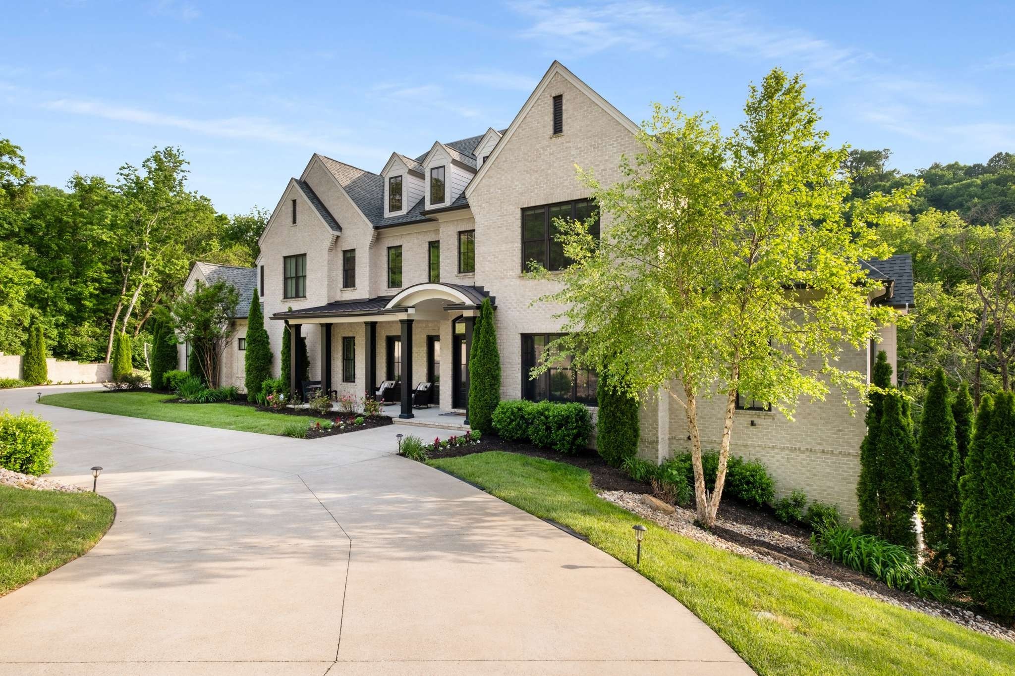 1236 Saxon Dr